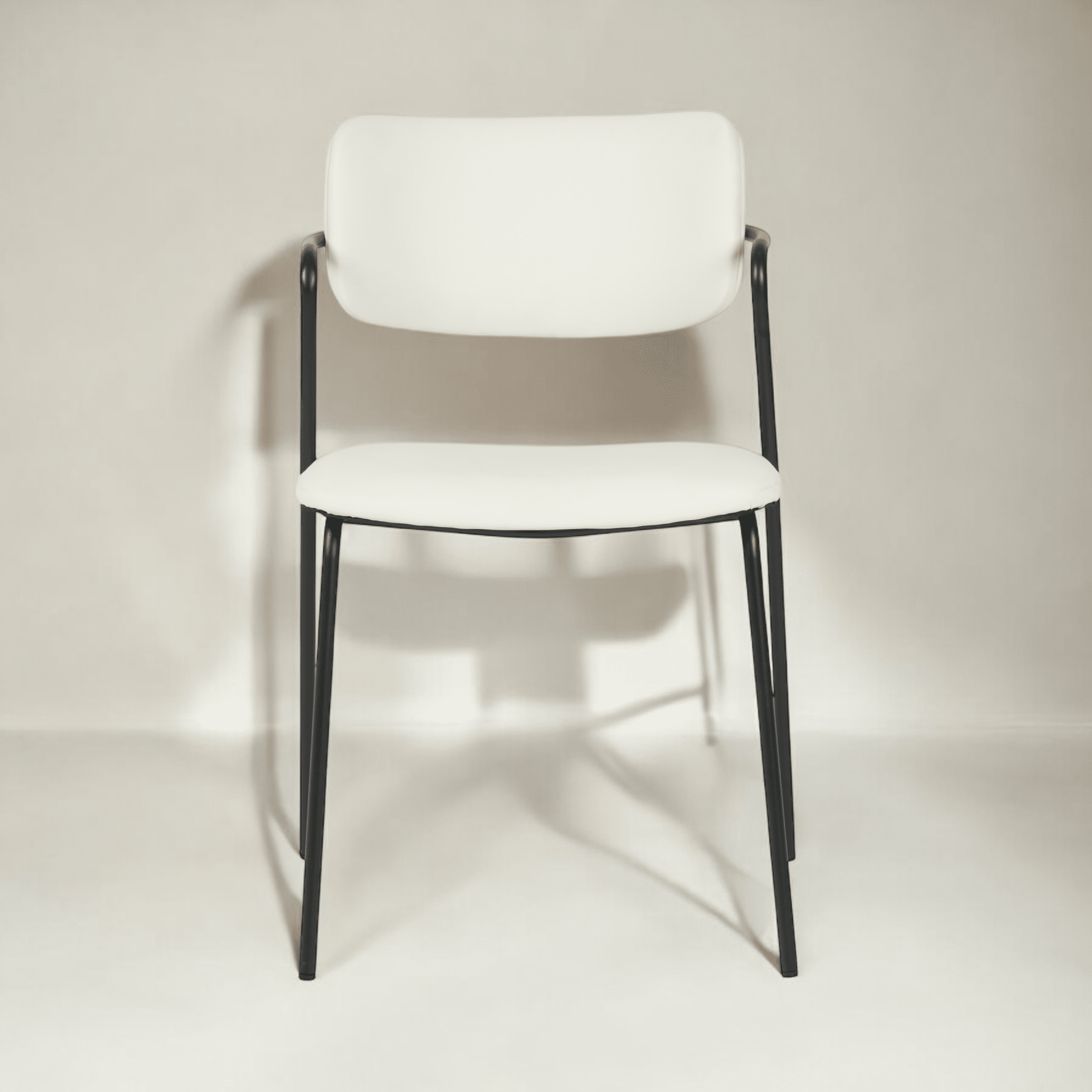 כיסא דגם לוסיאן דמוי עור שמנת - SALE כיסא דגם לוסיאן דמוי עור שמנת - SALE