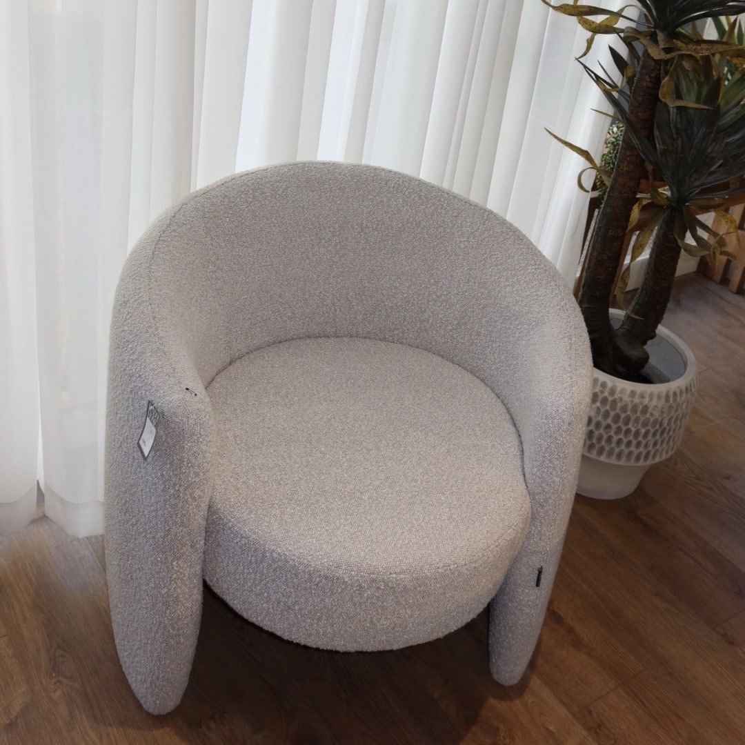 כורסא מעוצבת סילק אפור שמנת דגם ויקי כורסא מעוצבת סילק אפור שמנת דגם ויקי