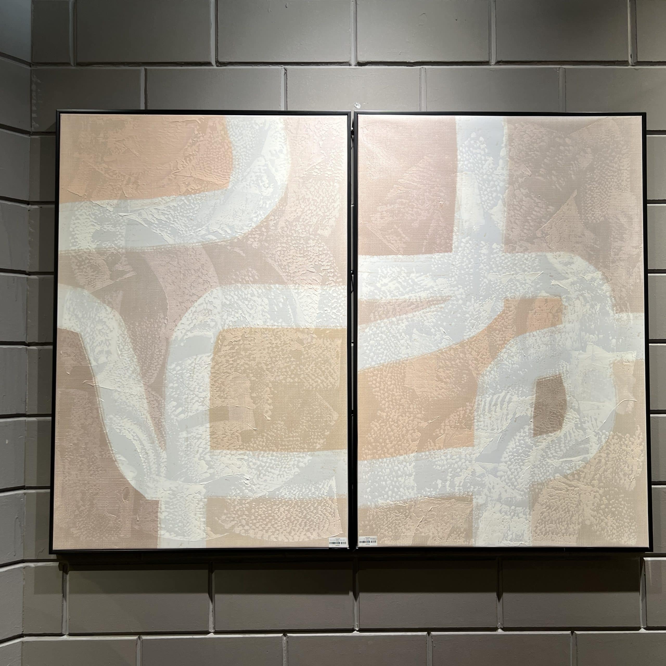 תמונה בעבודת יד רקע ורוד פסים לבנים תמונה בעבודת יד רקע ורוד פסים לבנים