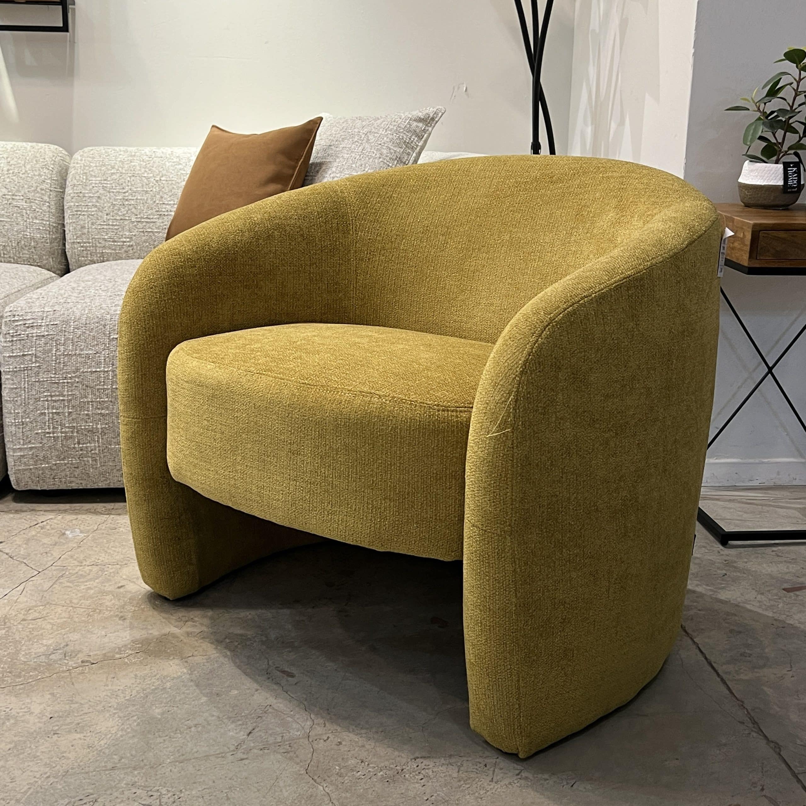 כורסא לובי דפני חרדל דגם הארטלי כורסא לובי דפני חרדל דגם הארטלי