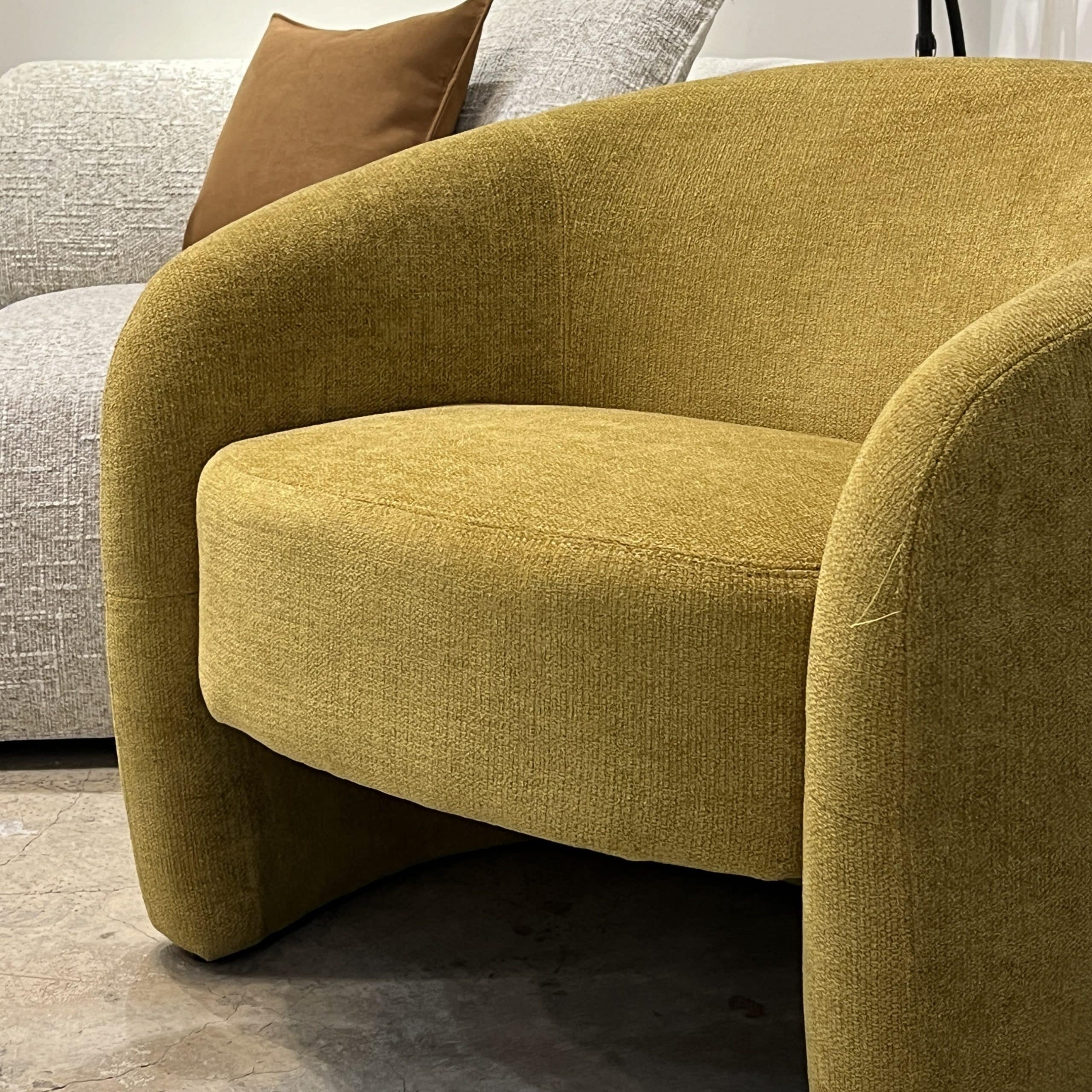 כורסא לובי דפני חרדל דגם הארטלי כורסא לובי דפני חרדל דגם הארטלי