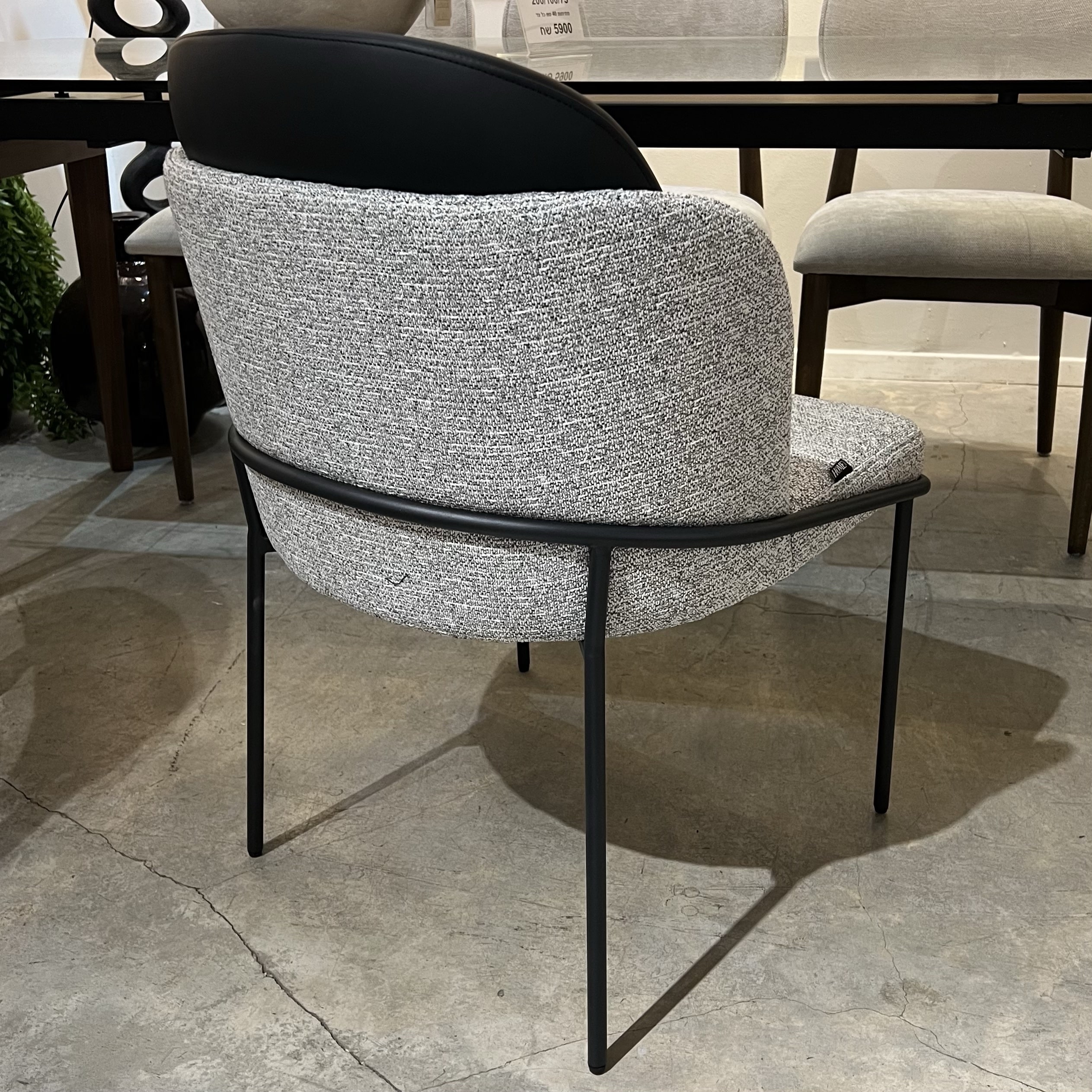 כיסא איתי דגם מנדי אריג אפור שמנת גב שחור - חיסול מלאי! כיסא איתי דגם מנדי אריג אפור שמנת גב שחור - חיסול מלאי!