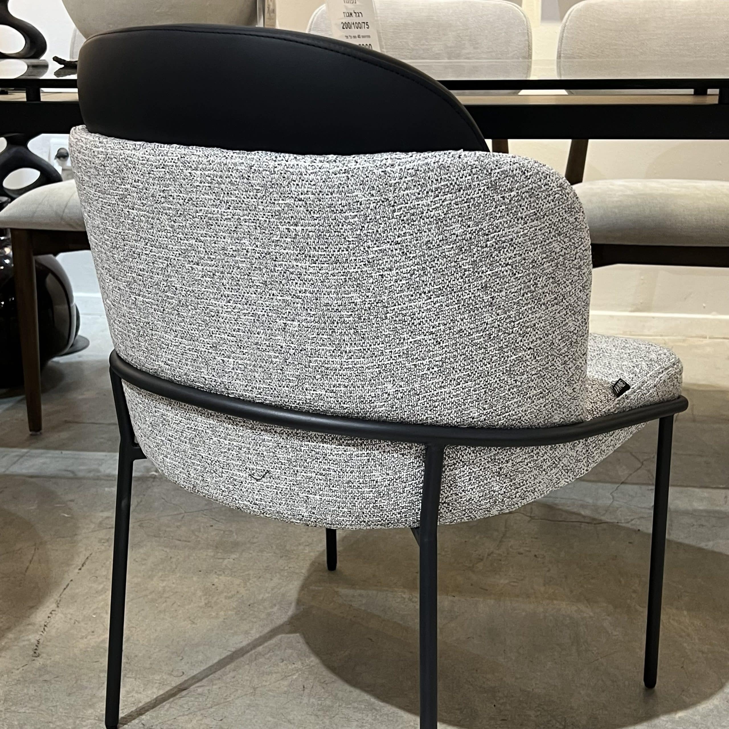 כיסא איתי דגם מנדי אריג אפור שמנת גב שחור - חיסול מלאי! כיסא איתי דגם מנדי אריג אפור שמנת גב שחור - חיסול מלאי!