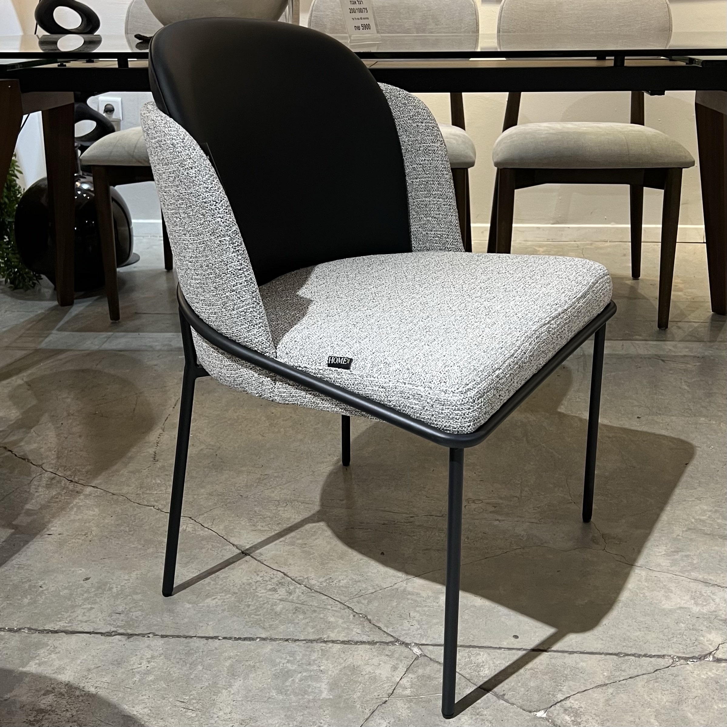 כיסא איתי דגם מנדי אריג אפור שמנת גב שחור - חיסול מלאי! כיסא איתי דגם מנדי אריג אפור שמנת גב שחור - חיסול מלאי!