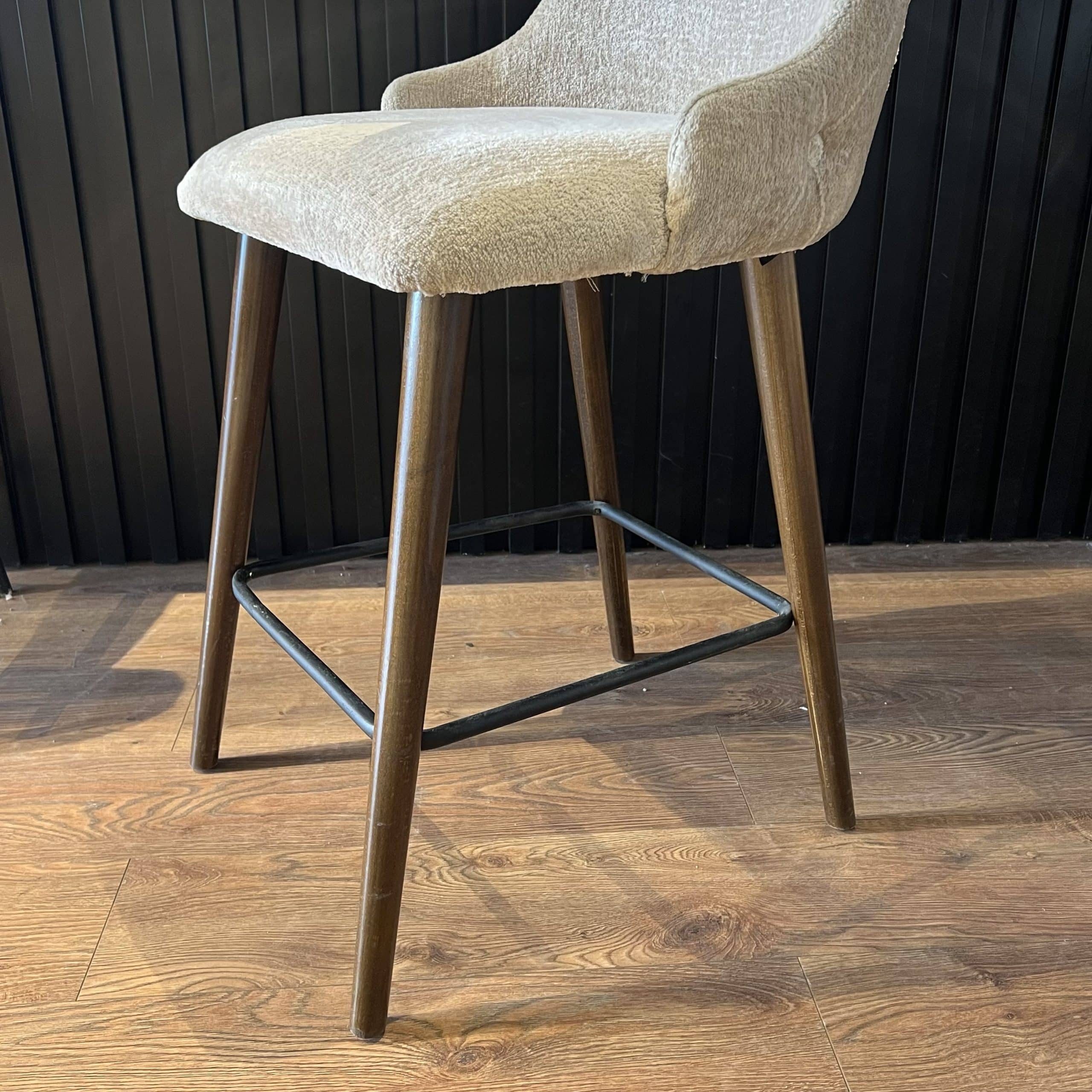 כיסא בר מעוצב דגם גינה כיסא בר מעוצב דגם גינה