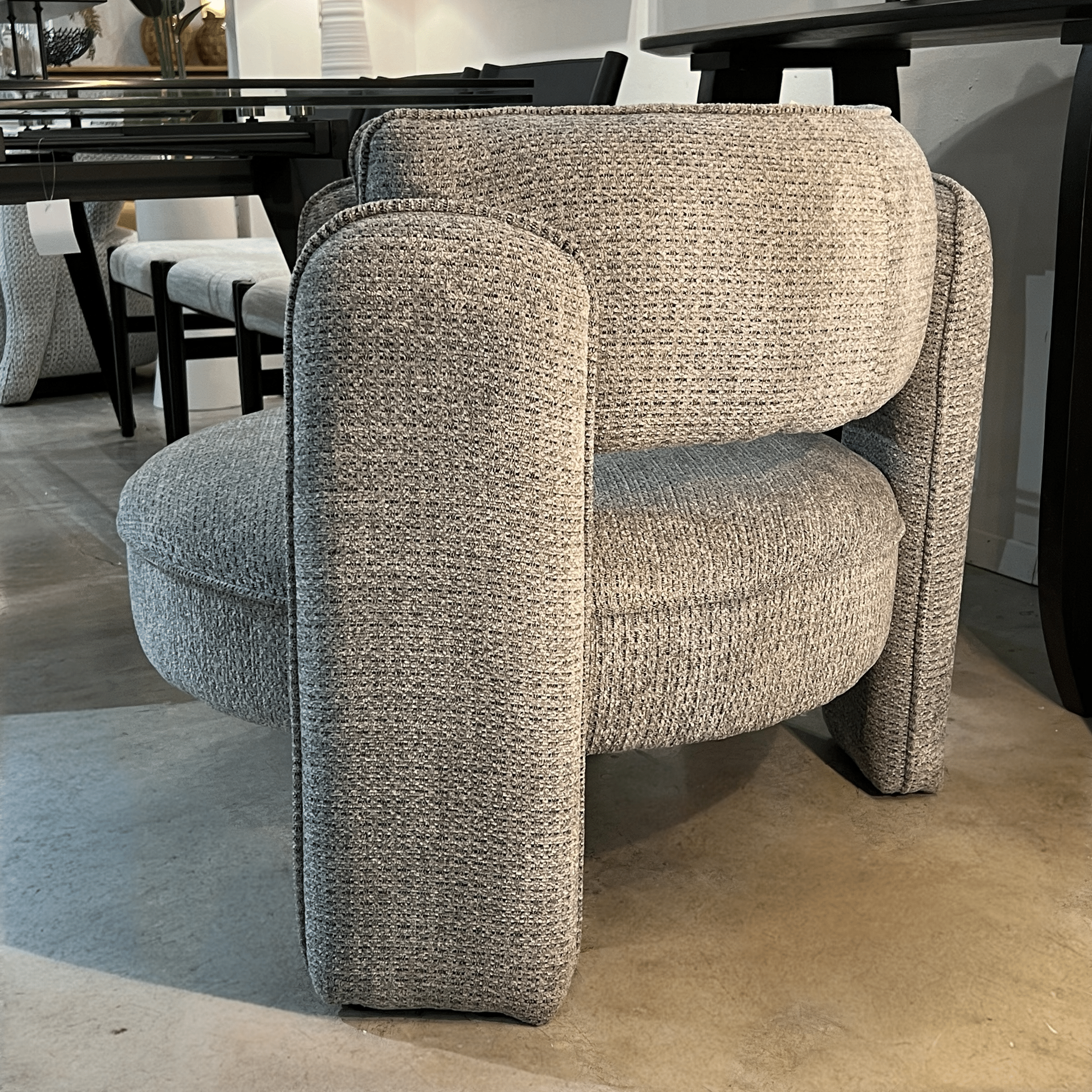 כורסא עגולה בונטון אפור דגם הארטלי- SALE כורסא עגולה בונטון אפור דגם הארטלי- SALE