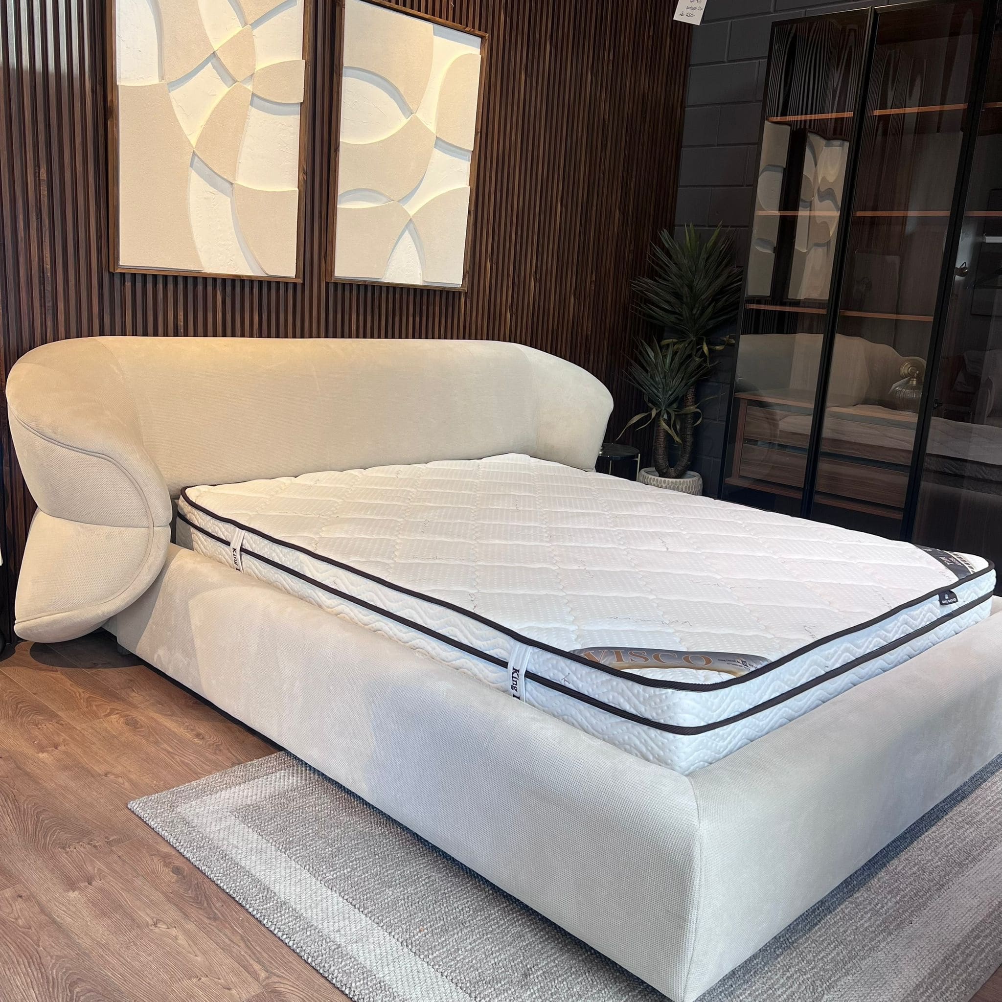 מיטה מעוצבת דגם לואי מיטה מעוצבת דגם לואי