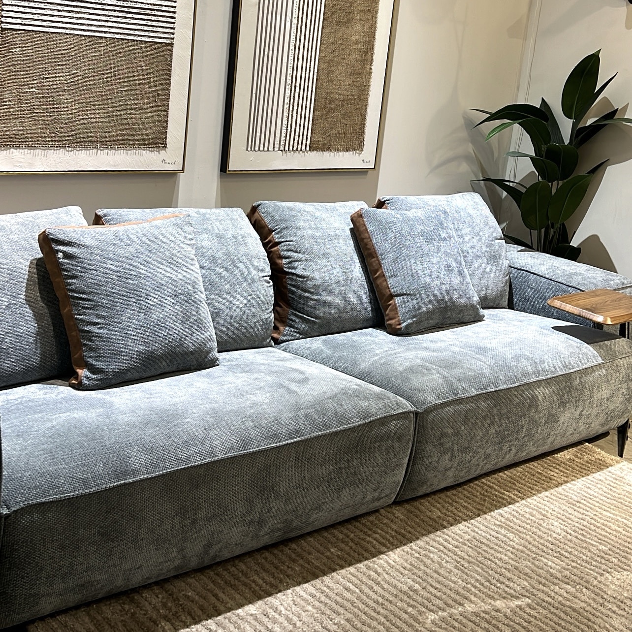 ספה מעוצבת דגם כיס במבצע מתצוגה