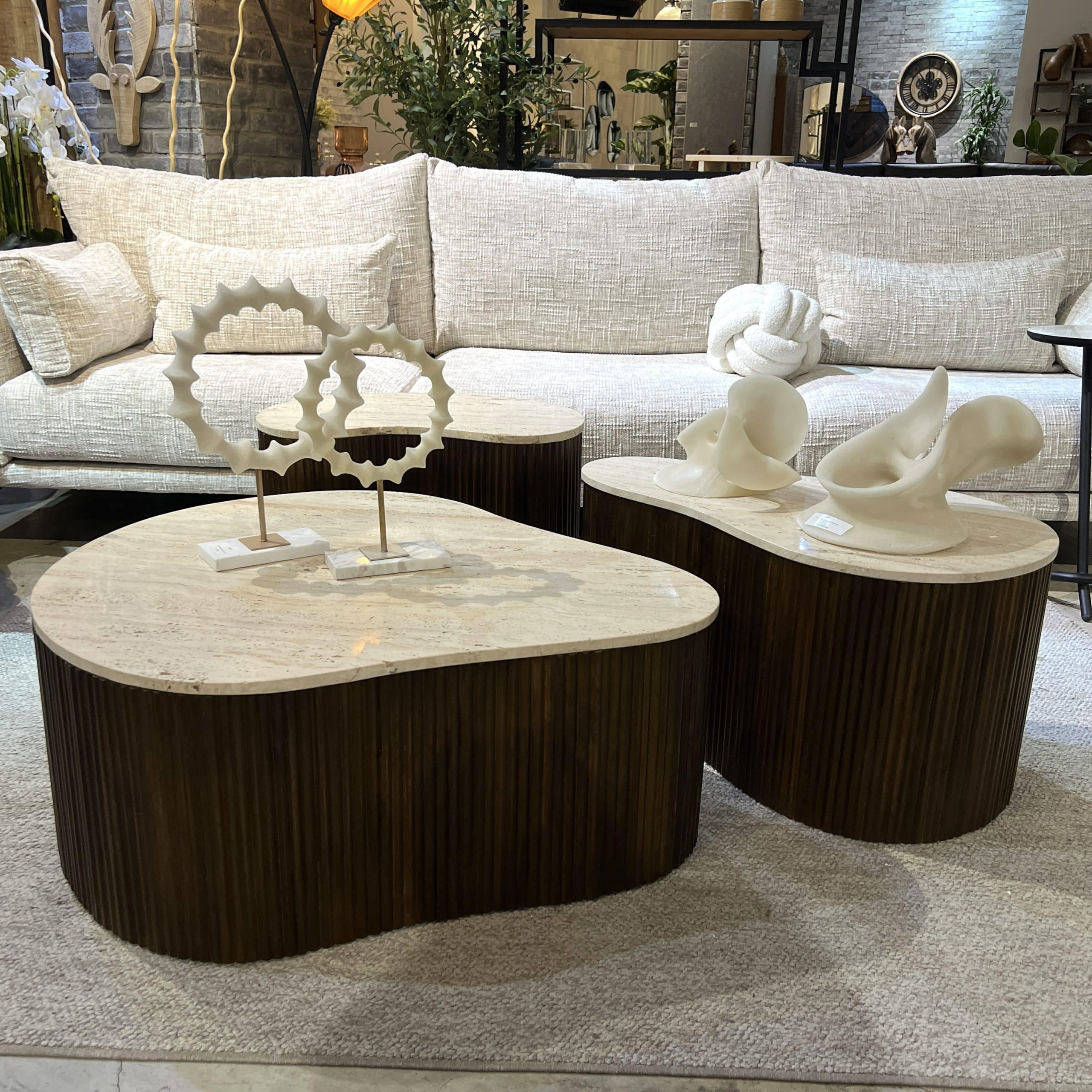 סט 3 שולחנות סלון מעוצבים אמורפי רגל עץ טופ טרוורטין דגם סוניל- exclusive!