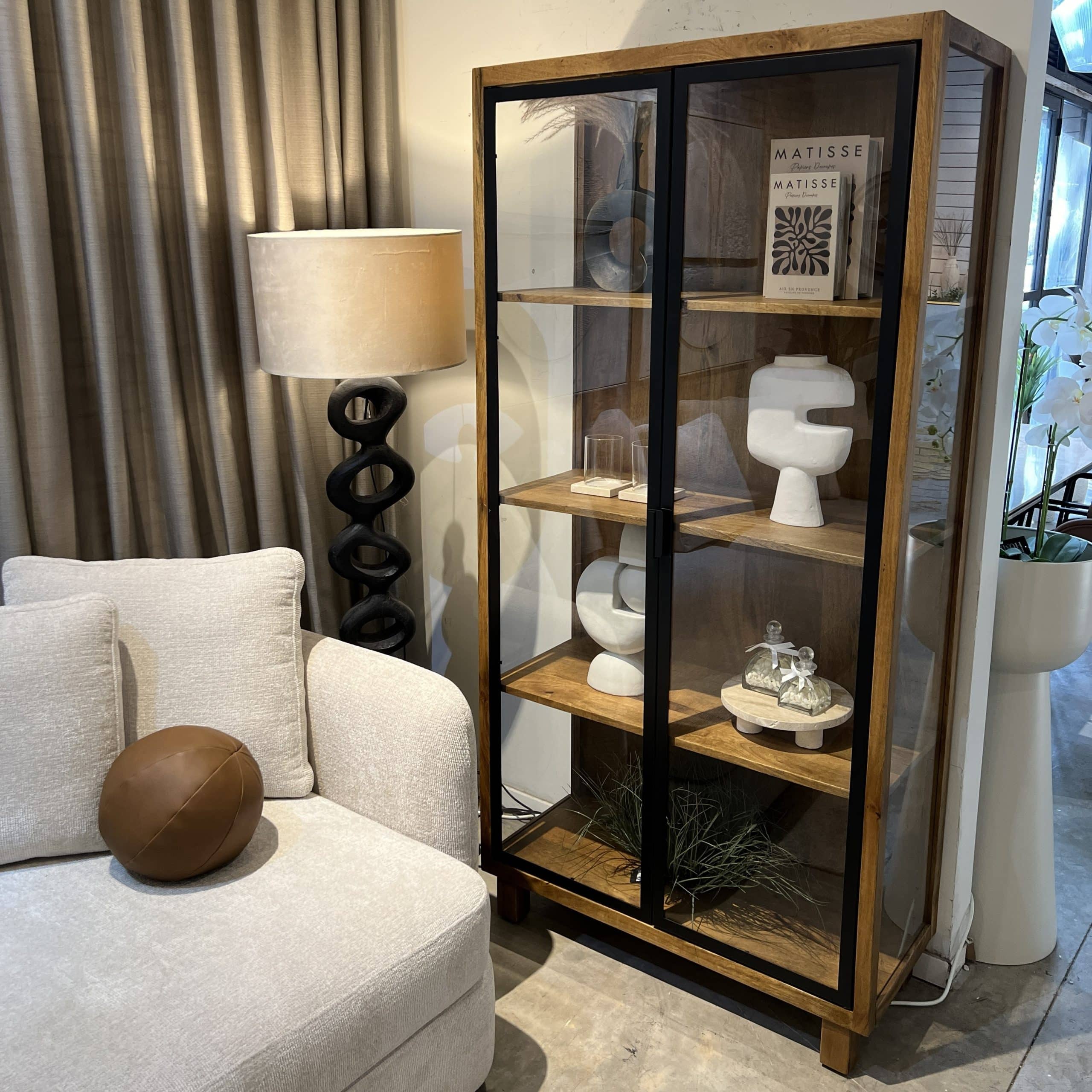 ויטרינה עץ 2 דלתות זכוכית מסגרת שחורה דגם סוניל