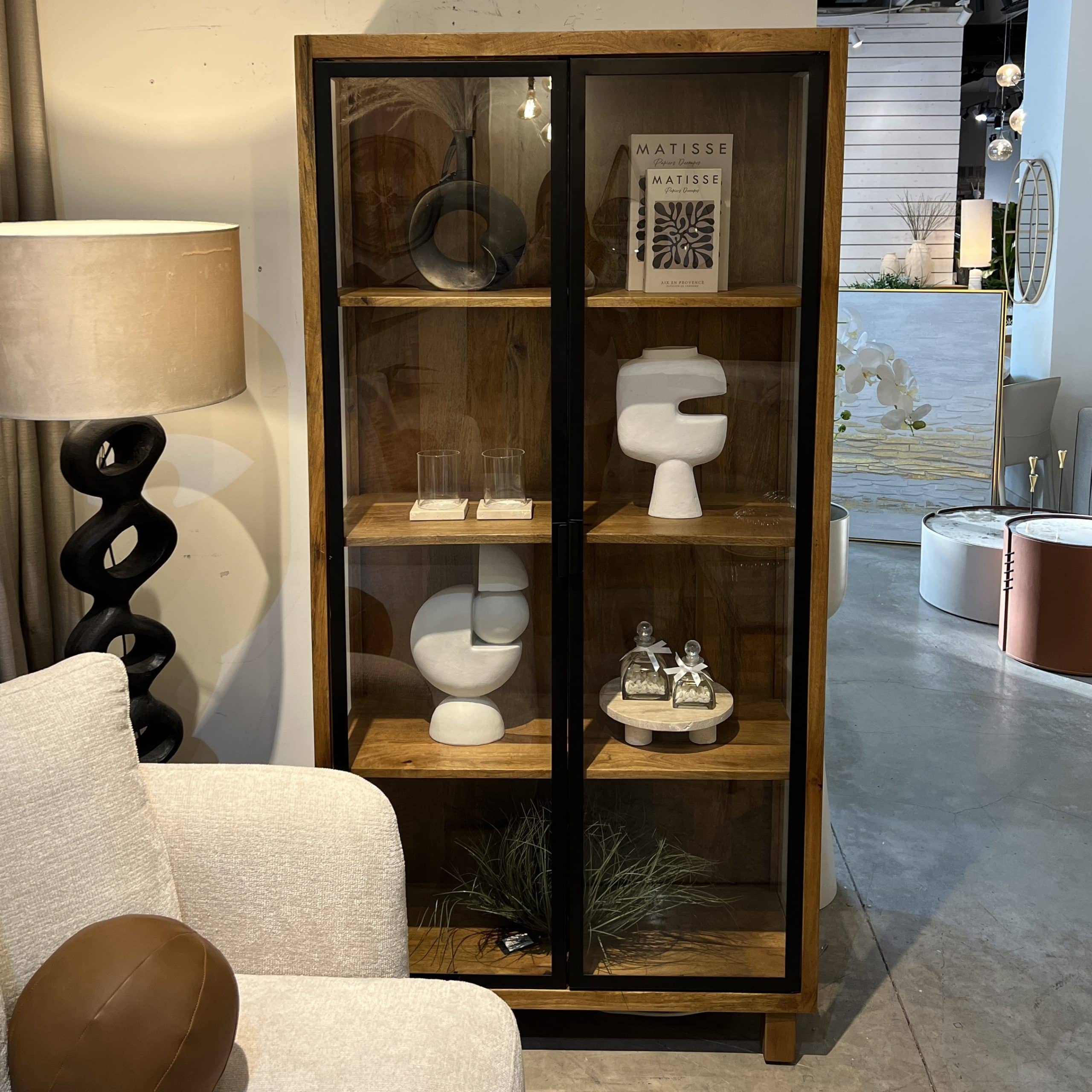 ויטרינה עץ 2 דלתות זכוכית מסגרת שחורה דגם סוניל