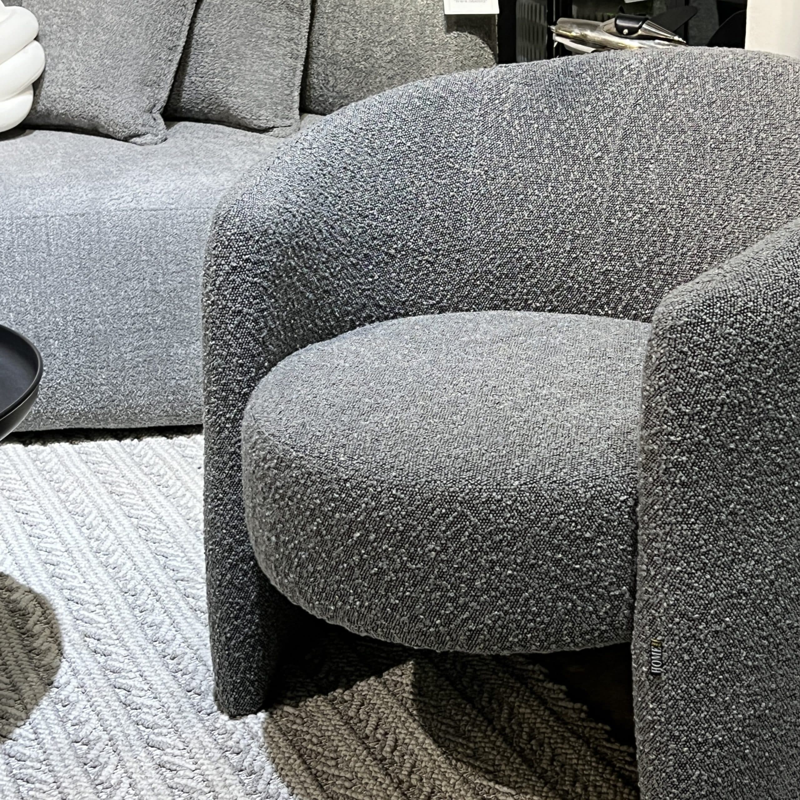 כורסא מעוצבת סילק שחור אפור דגם ויקי כורסא מעוצבת סילק שחור אפור דגם ויקי