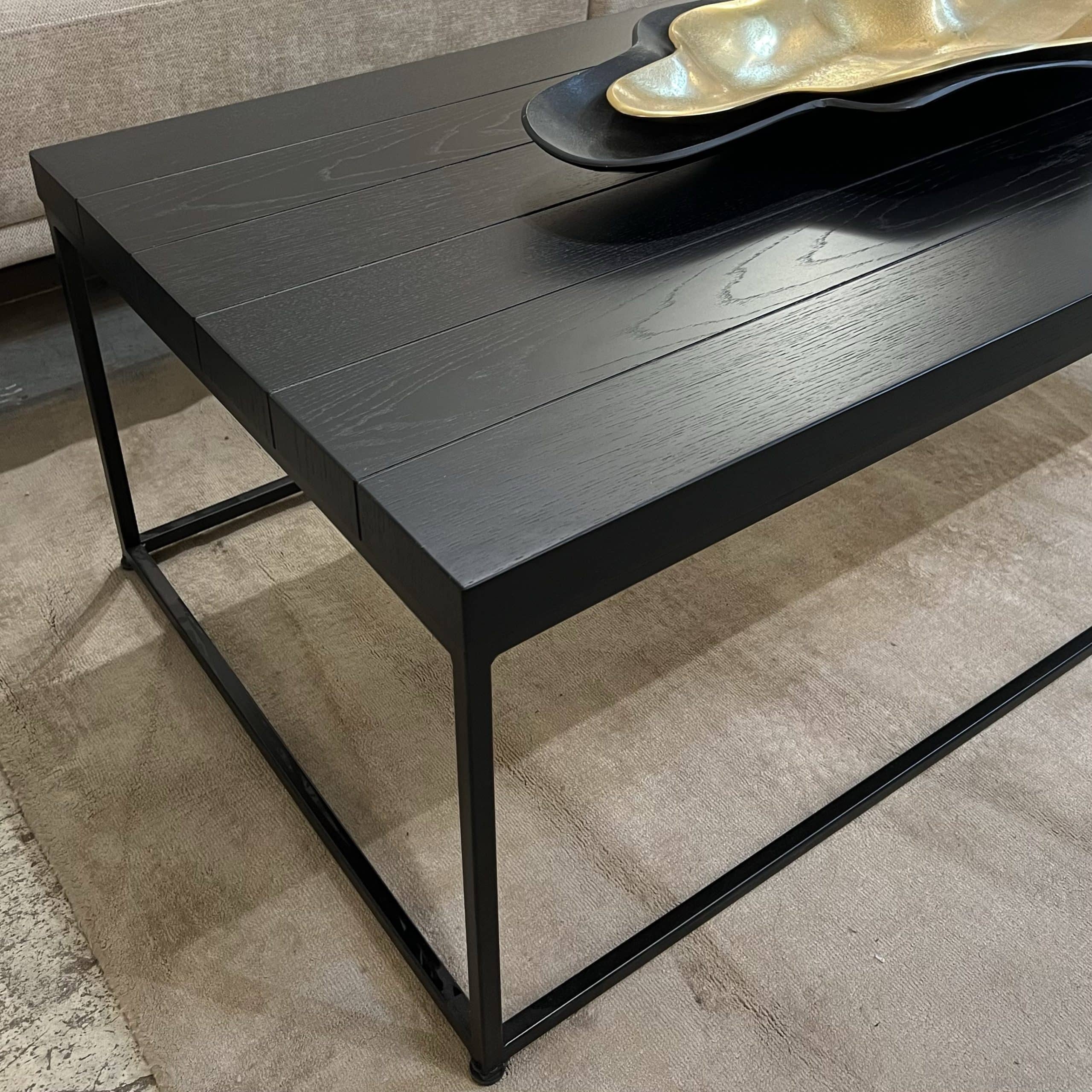 שולחן סלון מלבני שחור פסים - חיסול!! שולחן סלון מלבני שחור פסים - חיסול!!