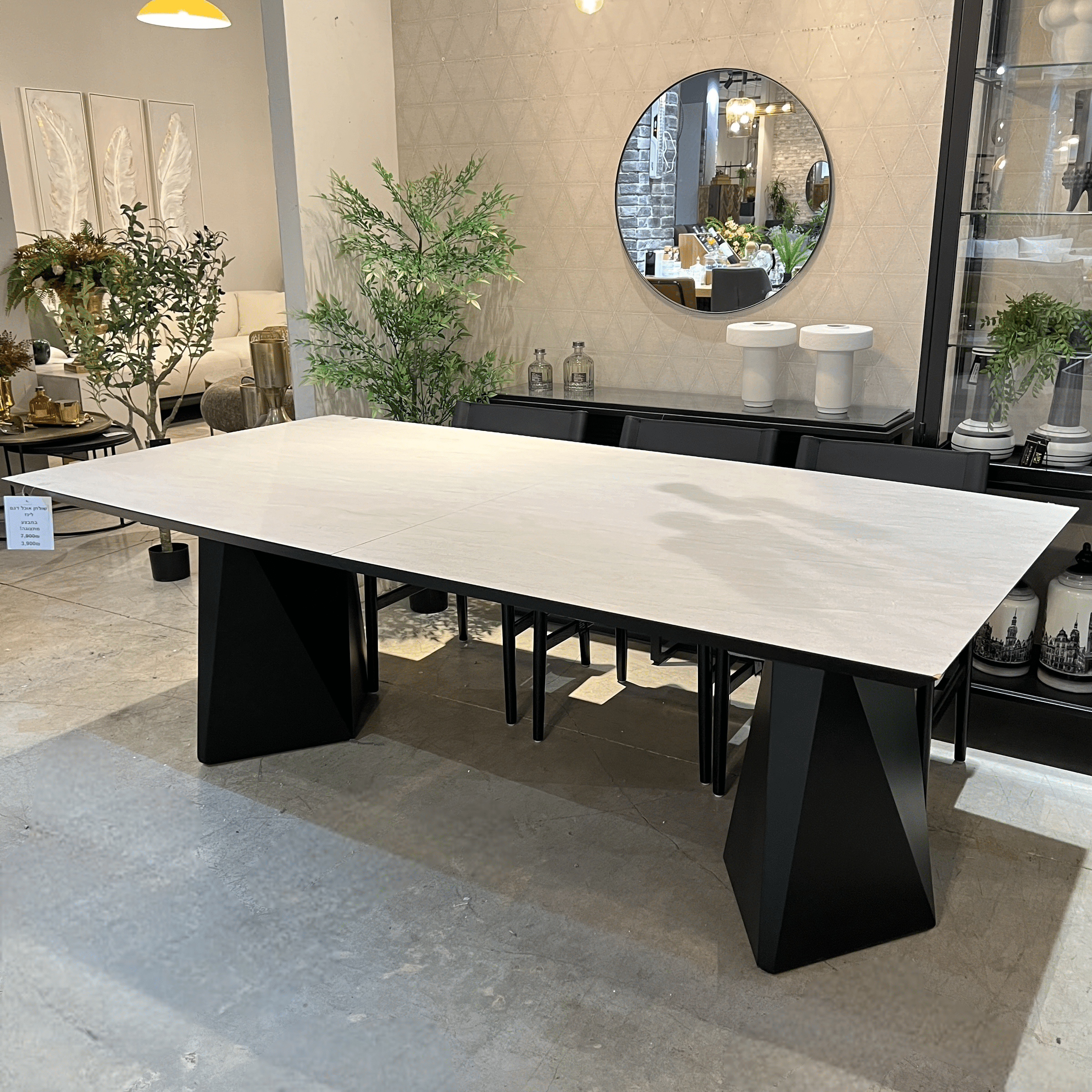 שולחן פינת אוכל דגם ליז במבצע מתצוגה - פגמים קלים שולחן פינת אוכל דגם ליז במבצע מתצוגה - פגמים קלים