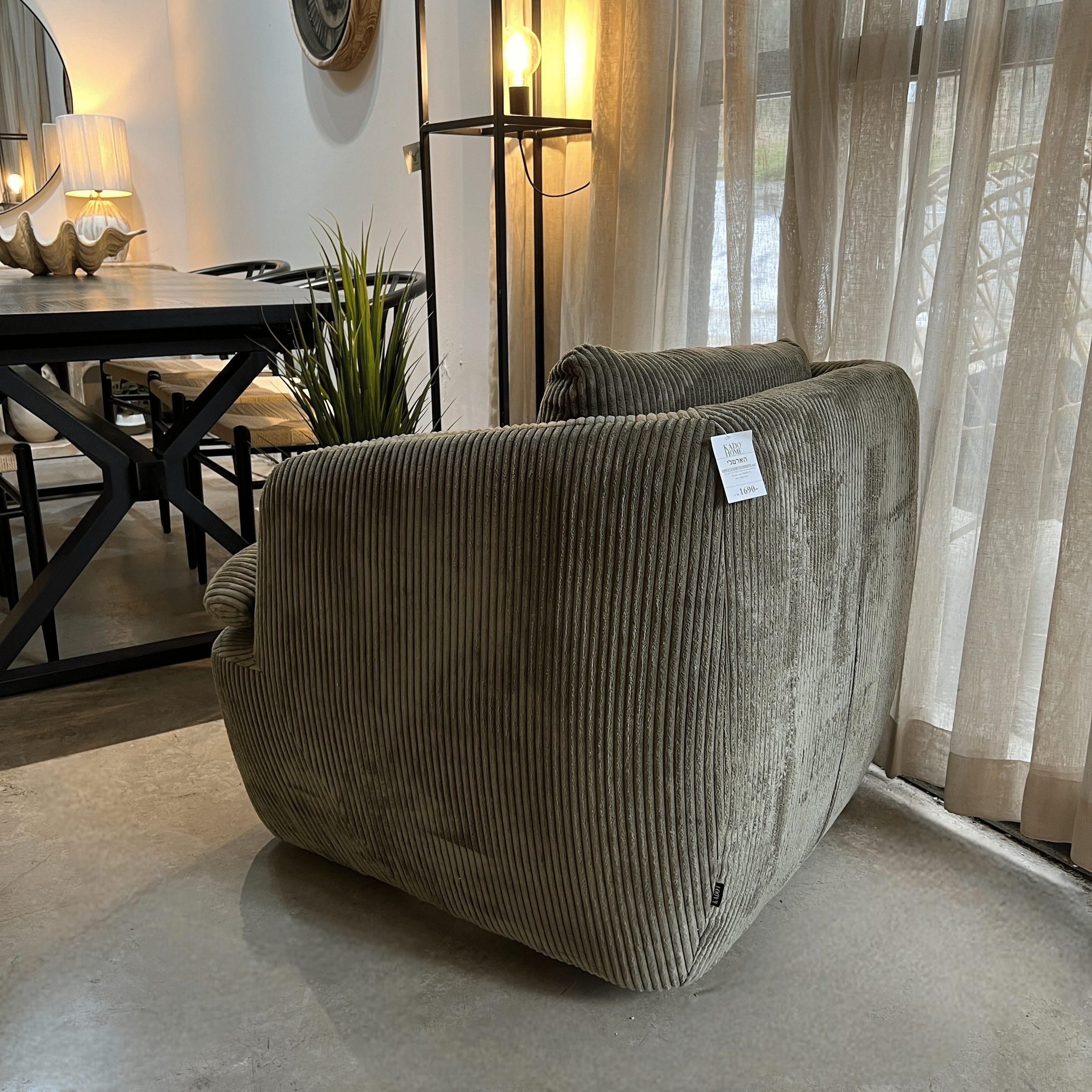 כורסא מסתובבת מרובעת פדרו קורדרוי ירוק קר דגם הארטלי כורסא מסתובבת מרובעת פדרו קורדרוי ירוק קר דגם הארטלי