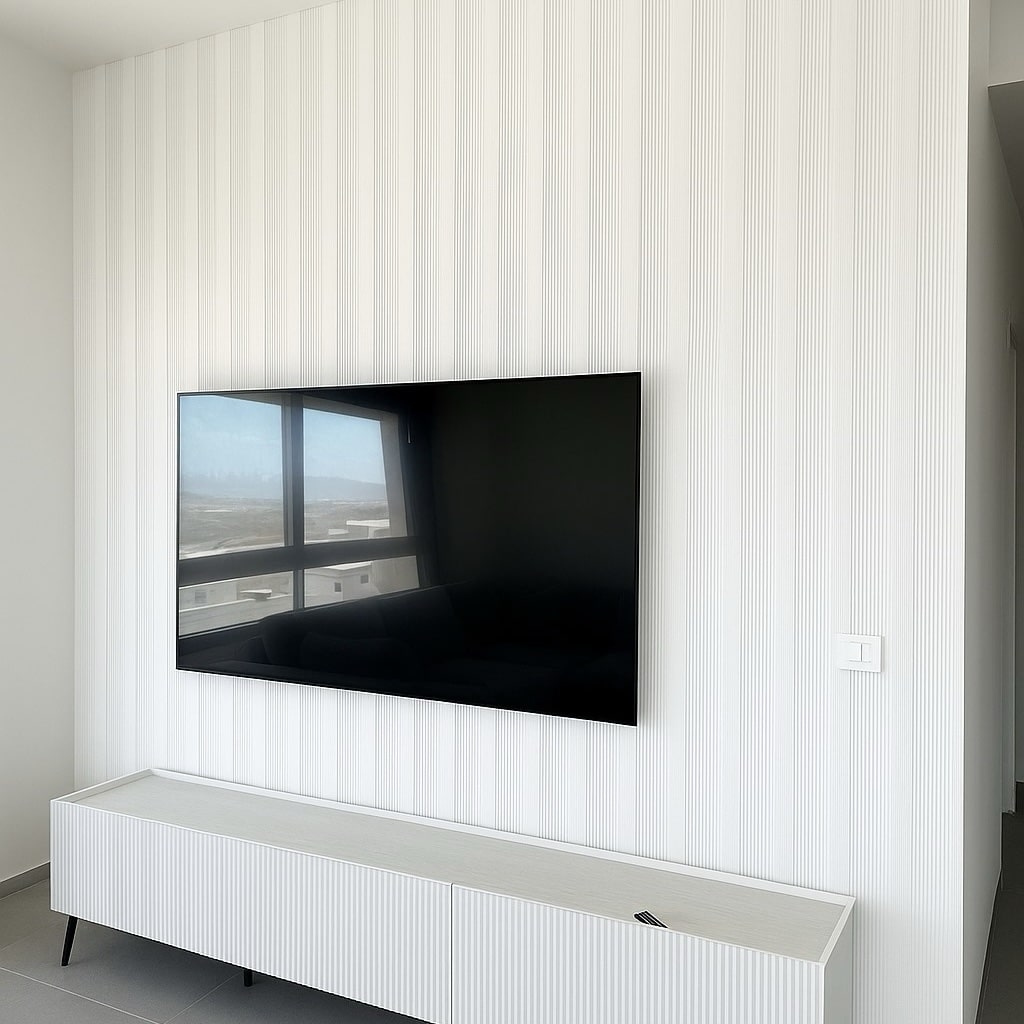 חיפוי קיר לבן דגם ״פירמיד״ 15/290 - במבצע!