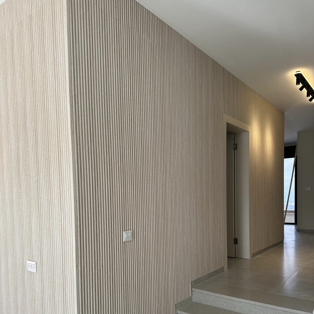 חיפוי קיר טרוורטין דגם ״ראונד״ 16/290 במבצע! חיפוי קיר טרוורטין דגם ״ראונד״ 16/290 במבצע!