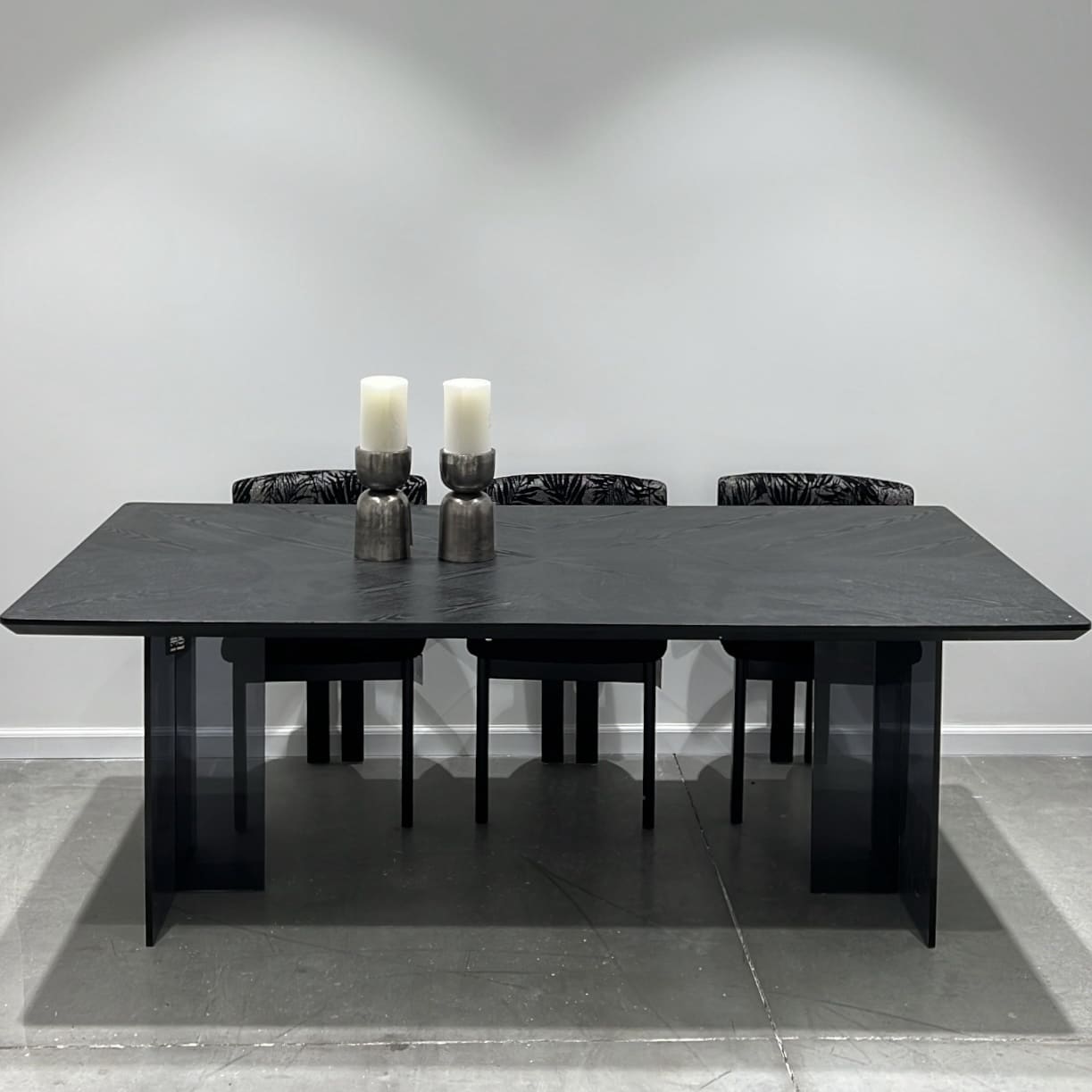 שולחן אוכל יוקרתי מיגל פלטה פורניר שחור רגל אקריל דגם סופיטל שולחן אוכל יוקרתי מיגל פלטה פורניר שחור רגל אקריל דגם סופיטל