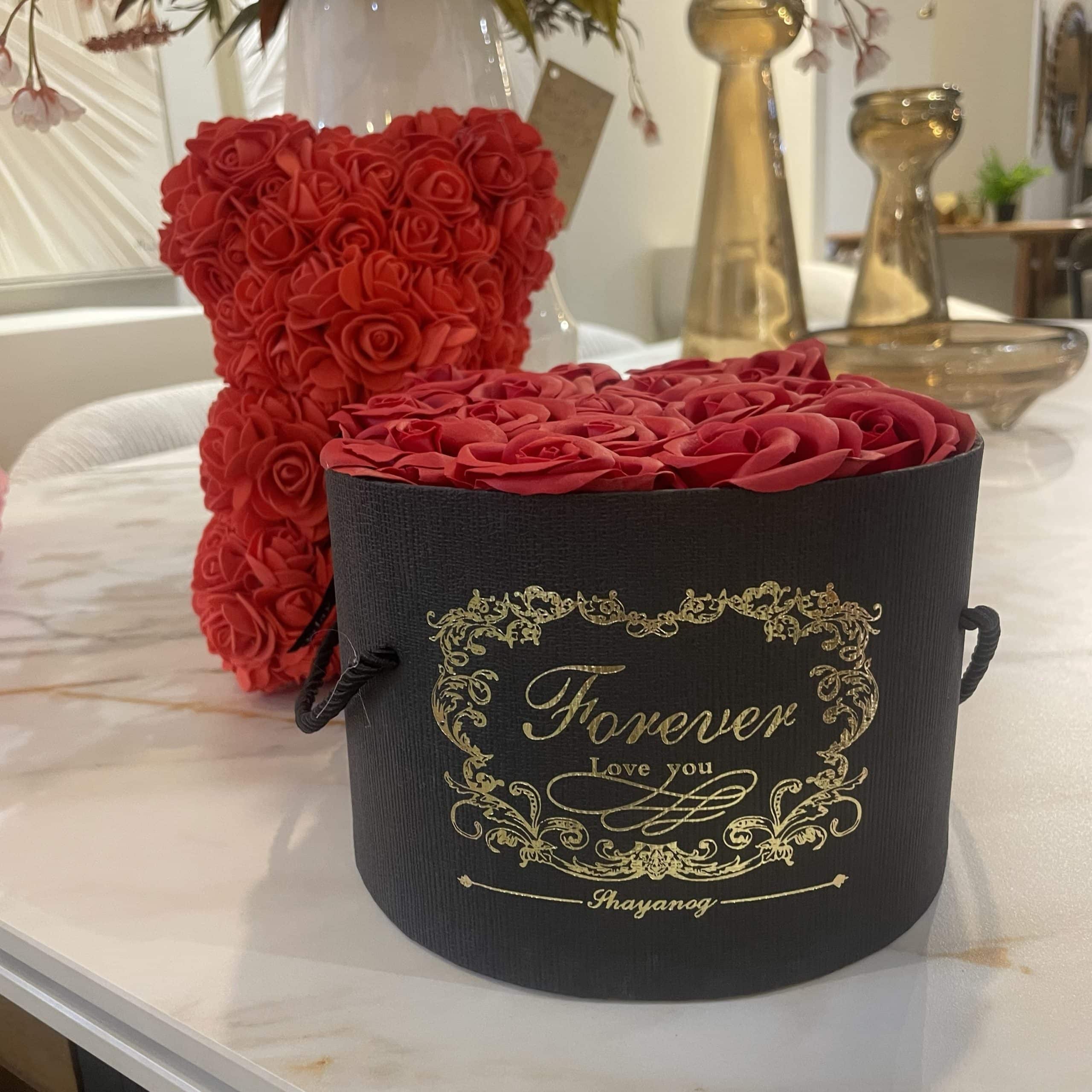 מארז מתנה פרחים בגוון אדום מארז מתנה פרחים בגוון אדום