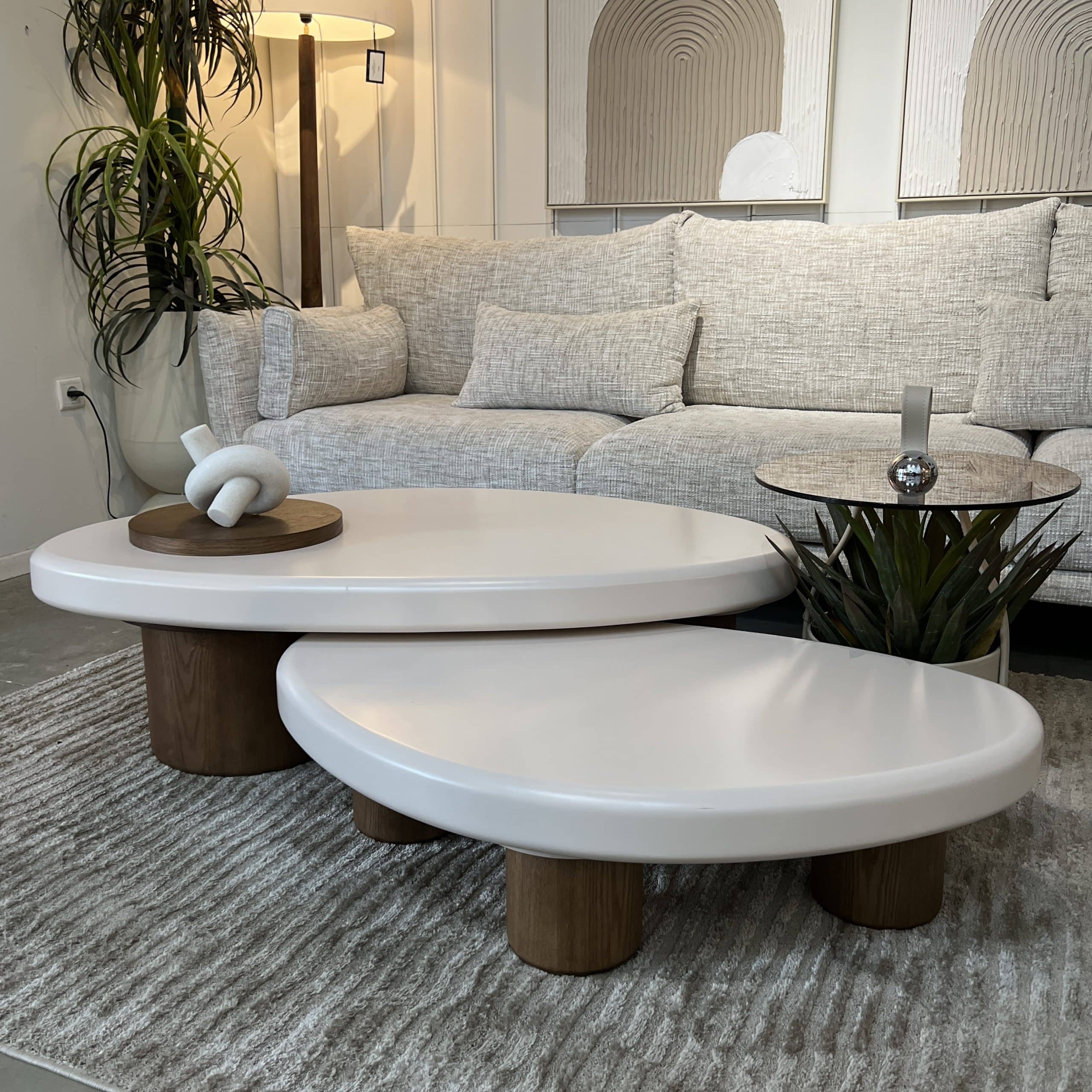 סט שולחנות סלון אמורפי שמנת עם תא אחסון אגוז דגם סופיטל - 11.25 סט שולחנות סלון אמורפי שמנת עם תא אחסון אגוז דגם סופיטל - 11.25