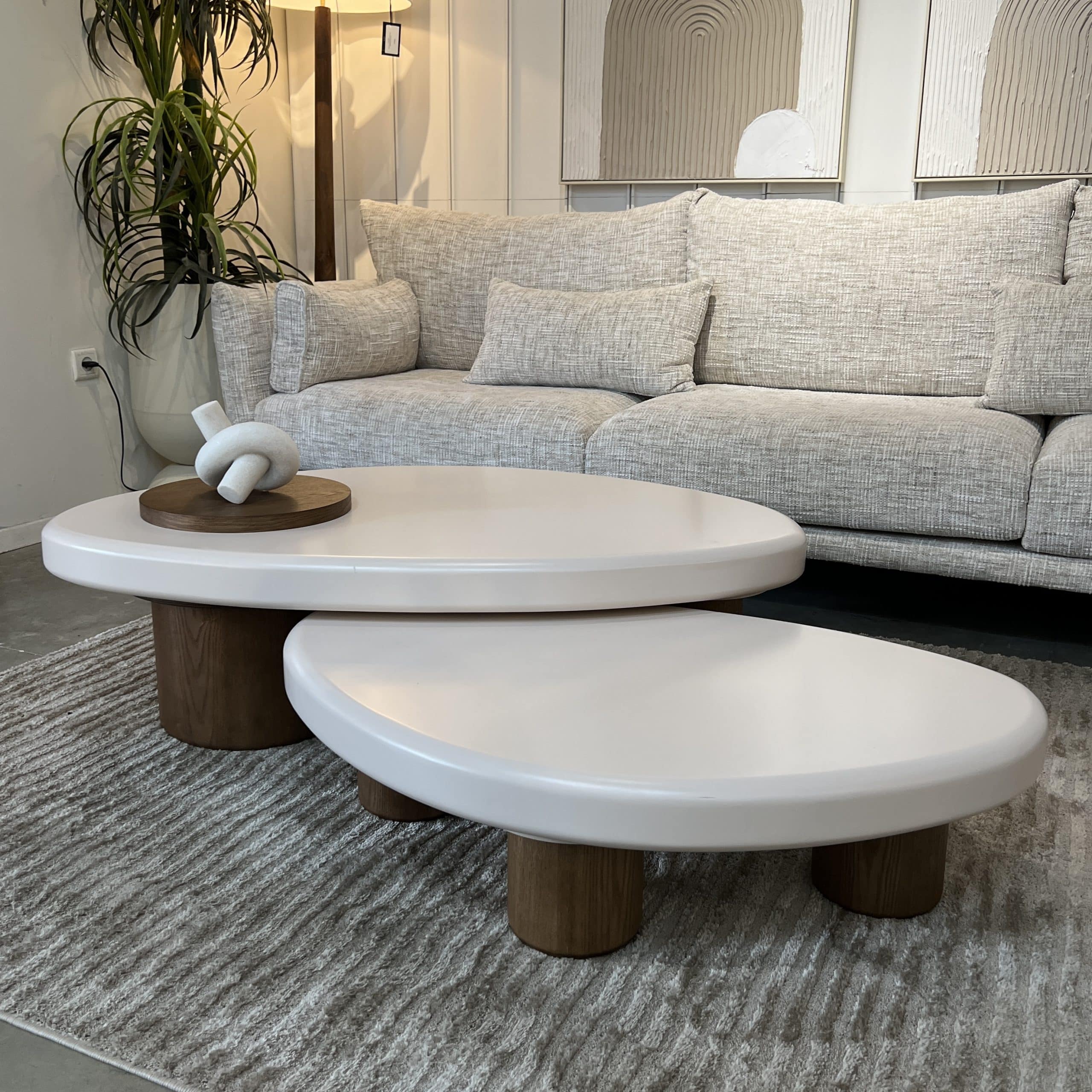 סט שולחנות סלון אמורפי שמנת עם תא אחסון אגוז דגם סופיטל - 11.25 סט שולחנות סלון אמורפי שמנת עם תא אחסון אגוז דגם סופיטל - 11.25