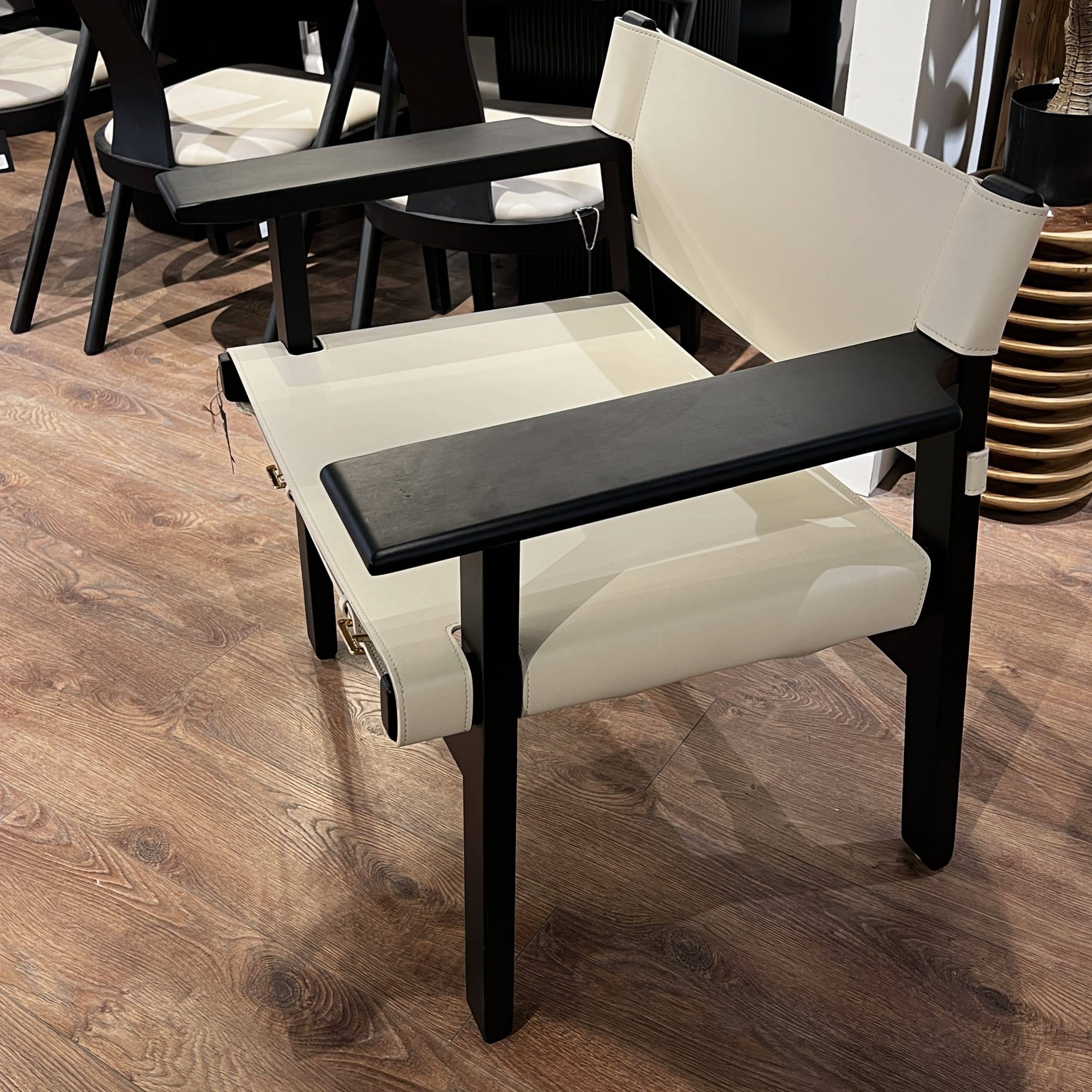 כורסא מעוצבת אפרול דמוי עור אבן רגל שחורה דגם סופיטל כורסא מעוצבת אפרול דמוי עור אבן רגל שחורה דגם סופיטל