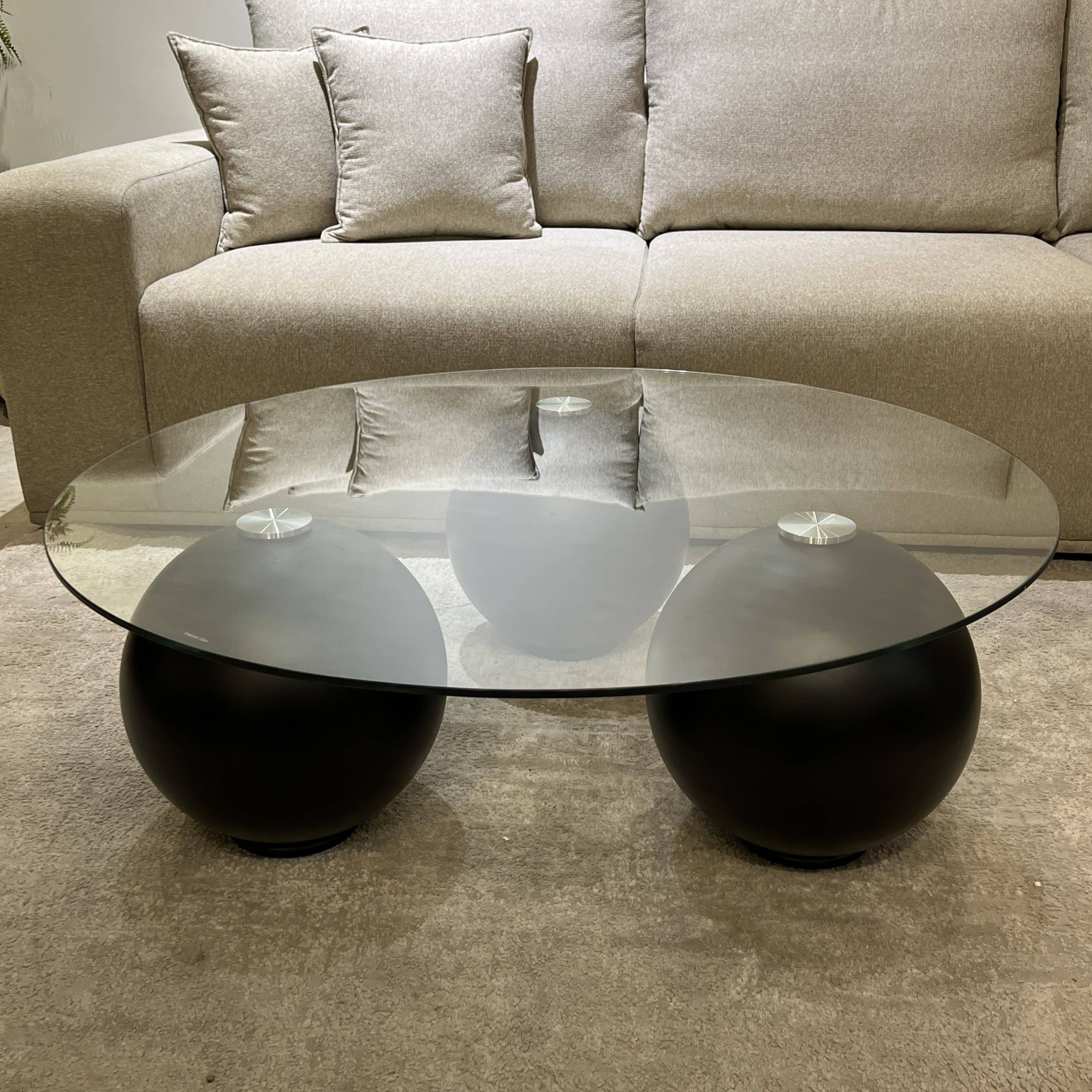 שולחן סלון עגול זכוכית כדורים שחורים דגם סופיטל שולחן סלון עגול זכוכית כדורים שחורים דגם סופיטל