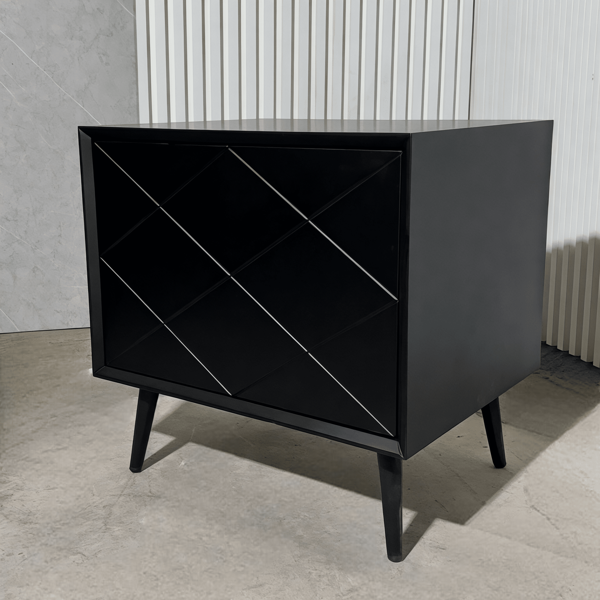 שידת צד דגם דיימונד שחורה רגל שחורה שידת צד דגם דיימונד שחורה רגל שחורה