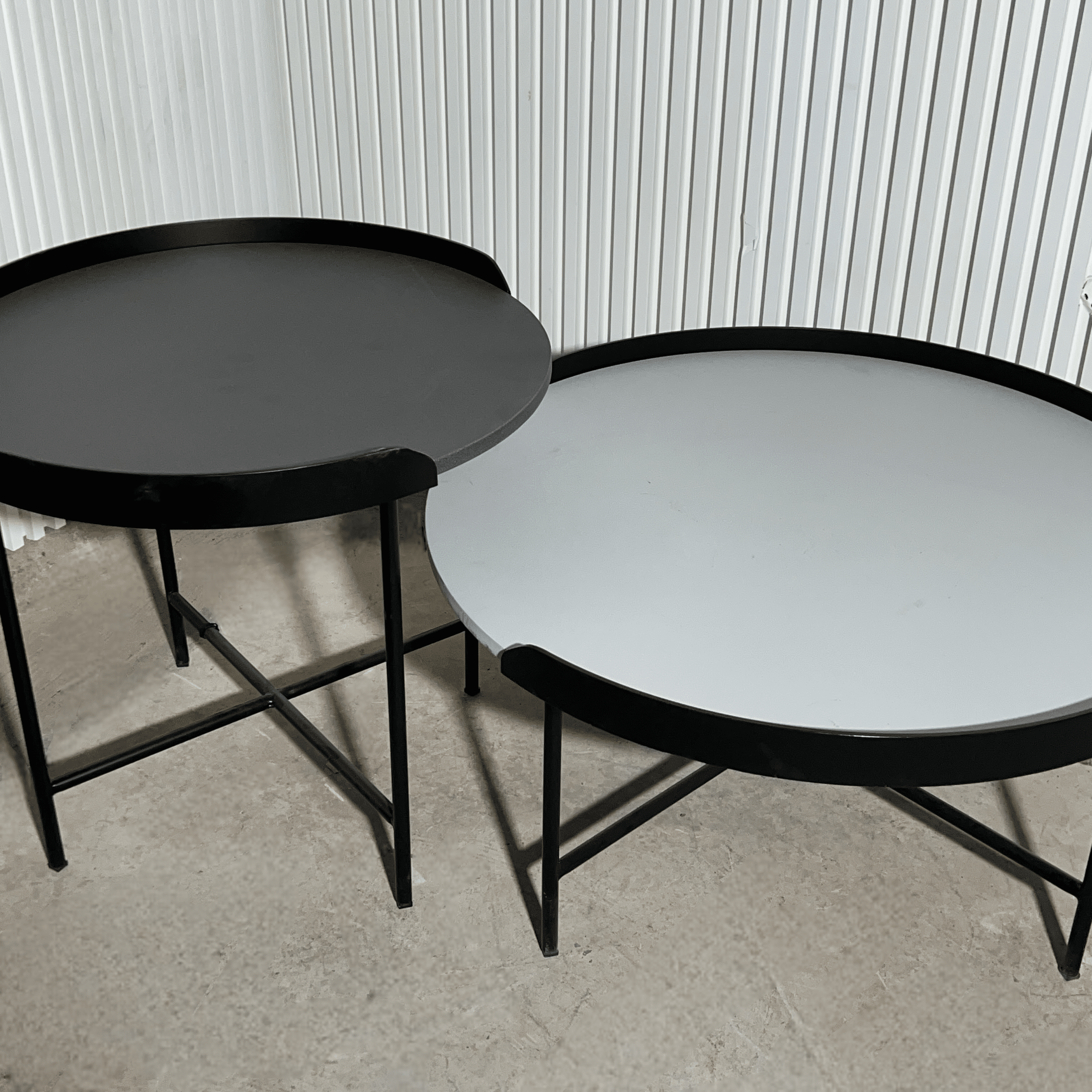 סט שולחנות סלון דגם פלמנגו מגש אפור שחור סט שולחנות סלון דגם פלמנגו מגש אפור שחור