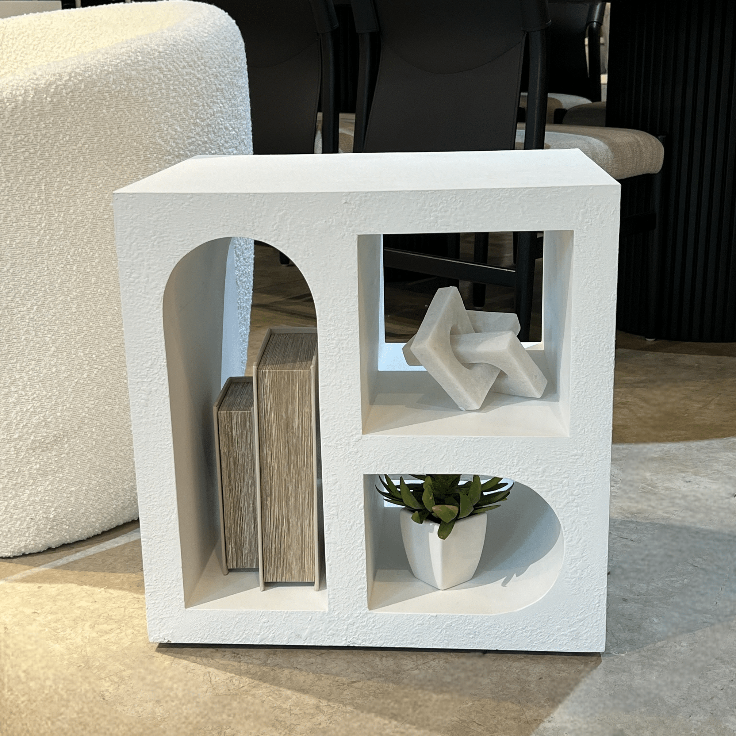 שידת צד יוקרתית בטון לבן דגם שאנטי שידת צד יוקרתית בטון לבן דגם שאנטי