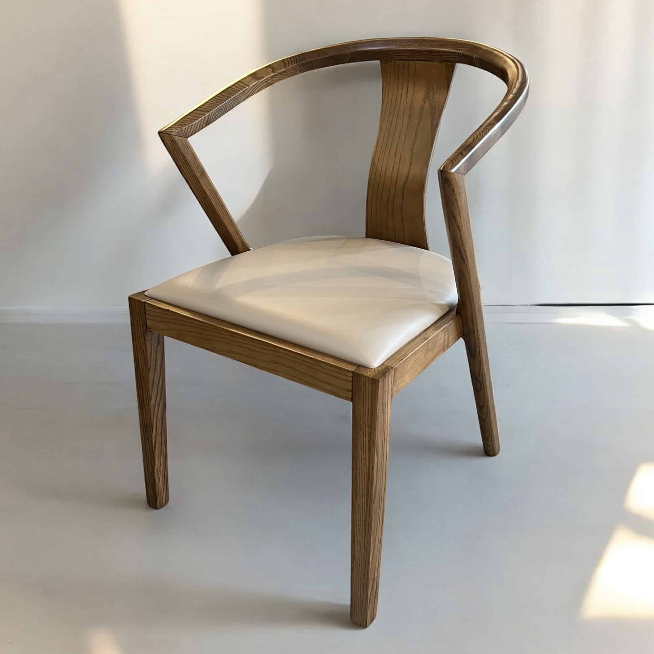 כיסא עץ אגוז בוני מושב שמנת דגם סופיטל כיסא עץ אגוז בוני מושב שמנת דגם סופיטל