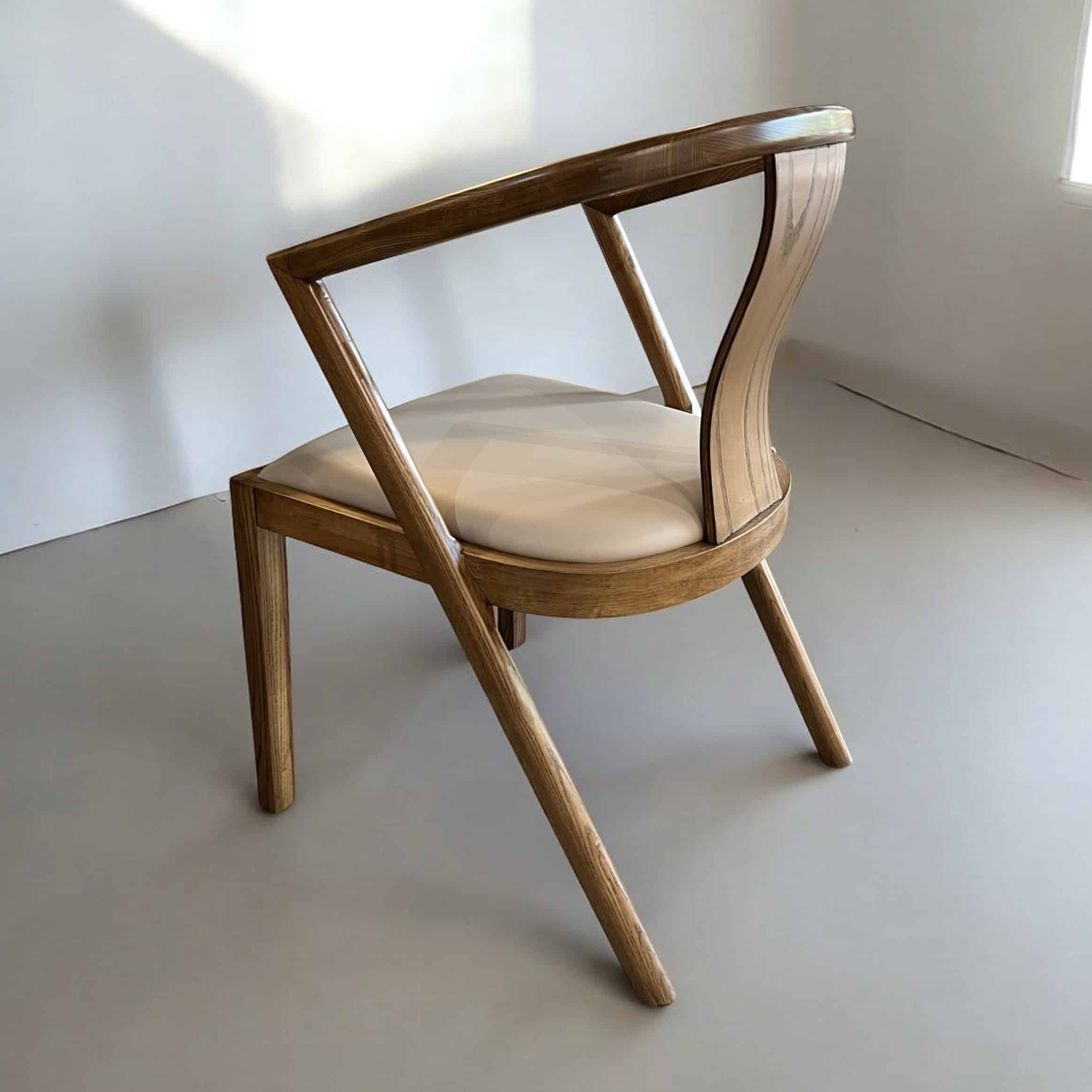 כיסא עץ אגוז בוני מושב שמנת דגם סופיטל כיסא עץ אגוז בוני מושב שמנת דגם סופיטל