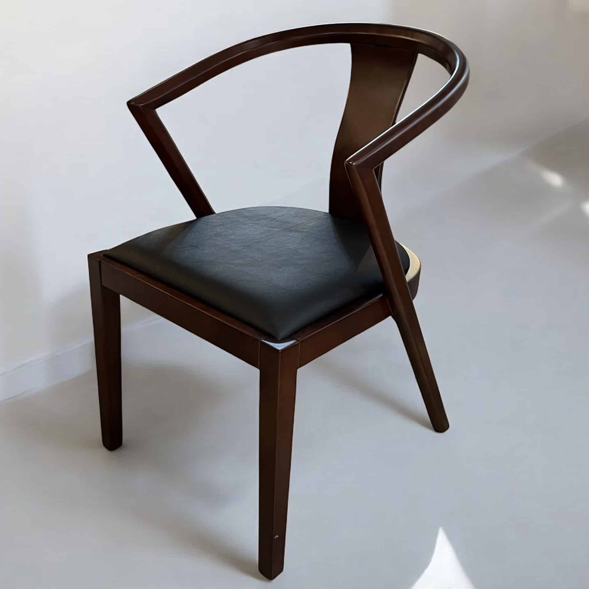 כיסא עץ אגוז בוני מושב שחור דגם סופיטל כיסא עץ אגוז בוני מושב שחור דגם סופיטל