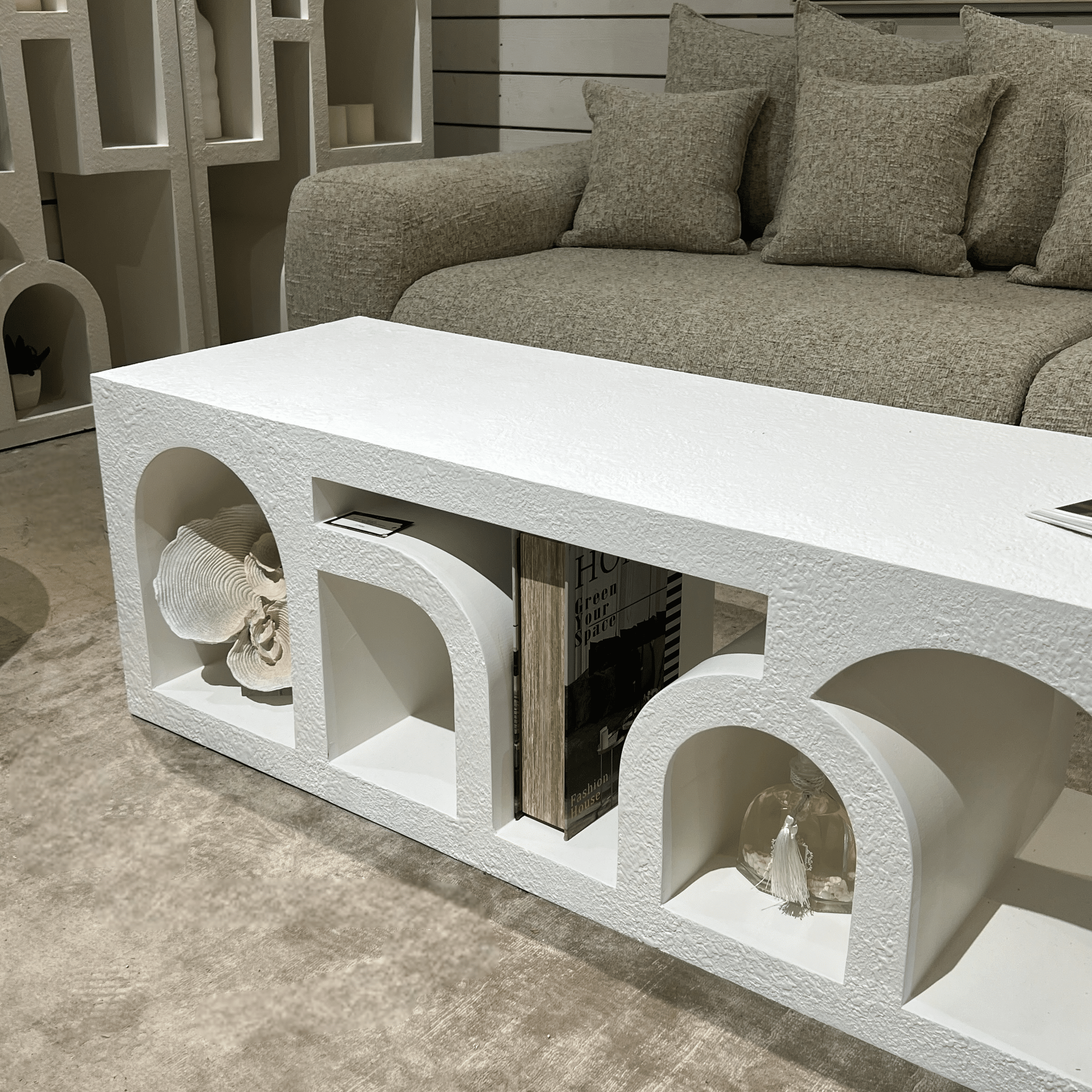 שולחן סלון / מזנון סהרה בטון חלול דגם שאנטי שולחן סלון / מזנון סהרה בטון חלול דגם שאנטי