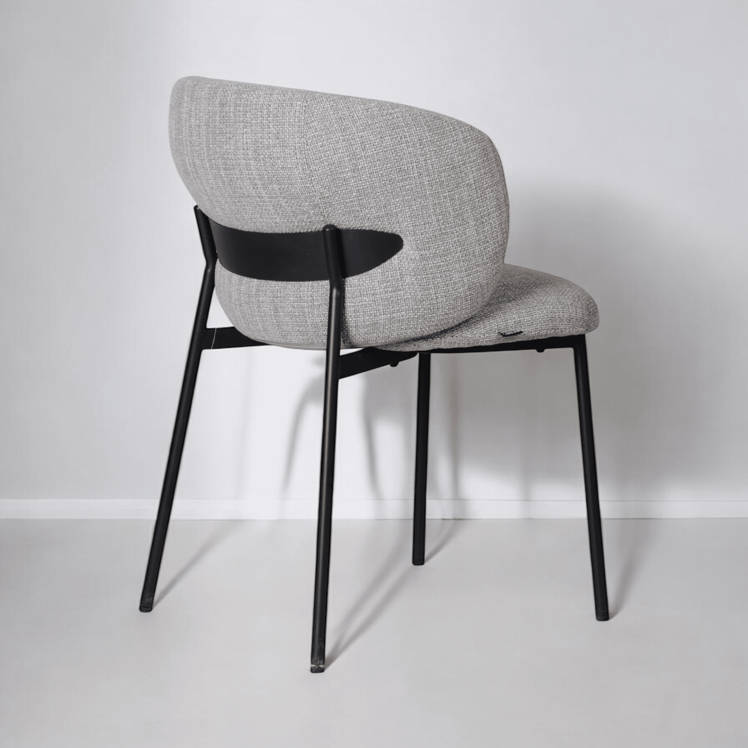 כסא מעוצב לולה אריג אפור דגם שחורה דגם קליי כסא מעוצב לולה אריג אפור דגם שחורה דגם קליי