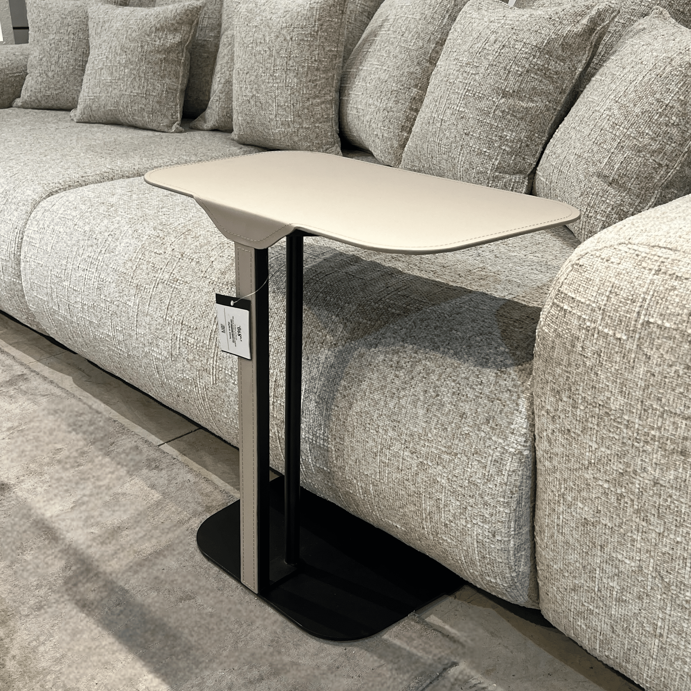 נשכן דמוי עור אבן רגל ברזל שחורה דגם סופיטל נשכן דמוי עור אבן רגל ברזל שחורה דגם סופיטל