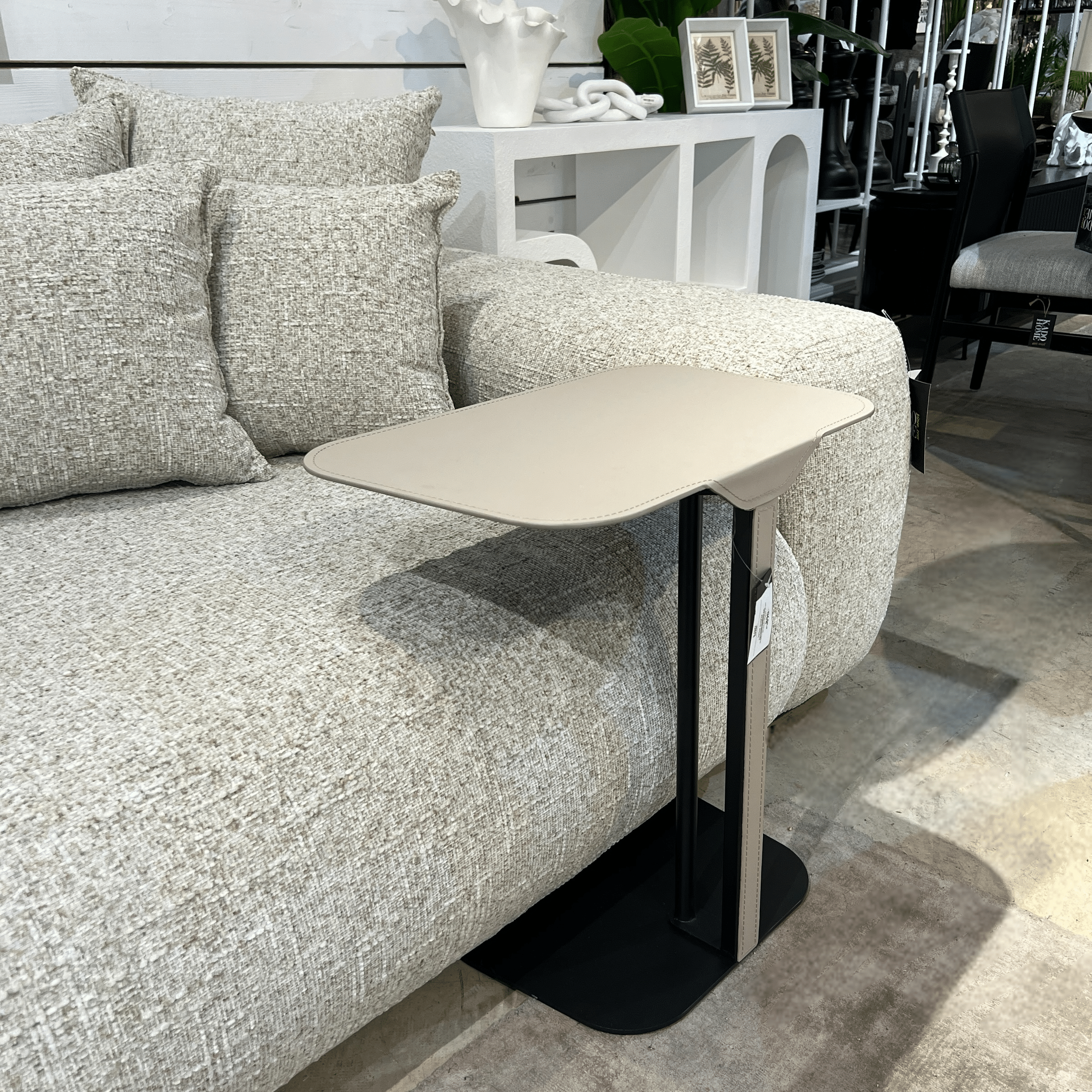 נשכן דמוי עור אבן רגל ברזל שחורה דגם סופיטל נשכן דמוי עור אבן רגל ברזל שחורה דגם סופיטל