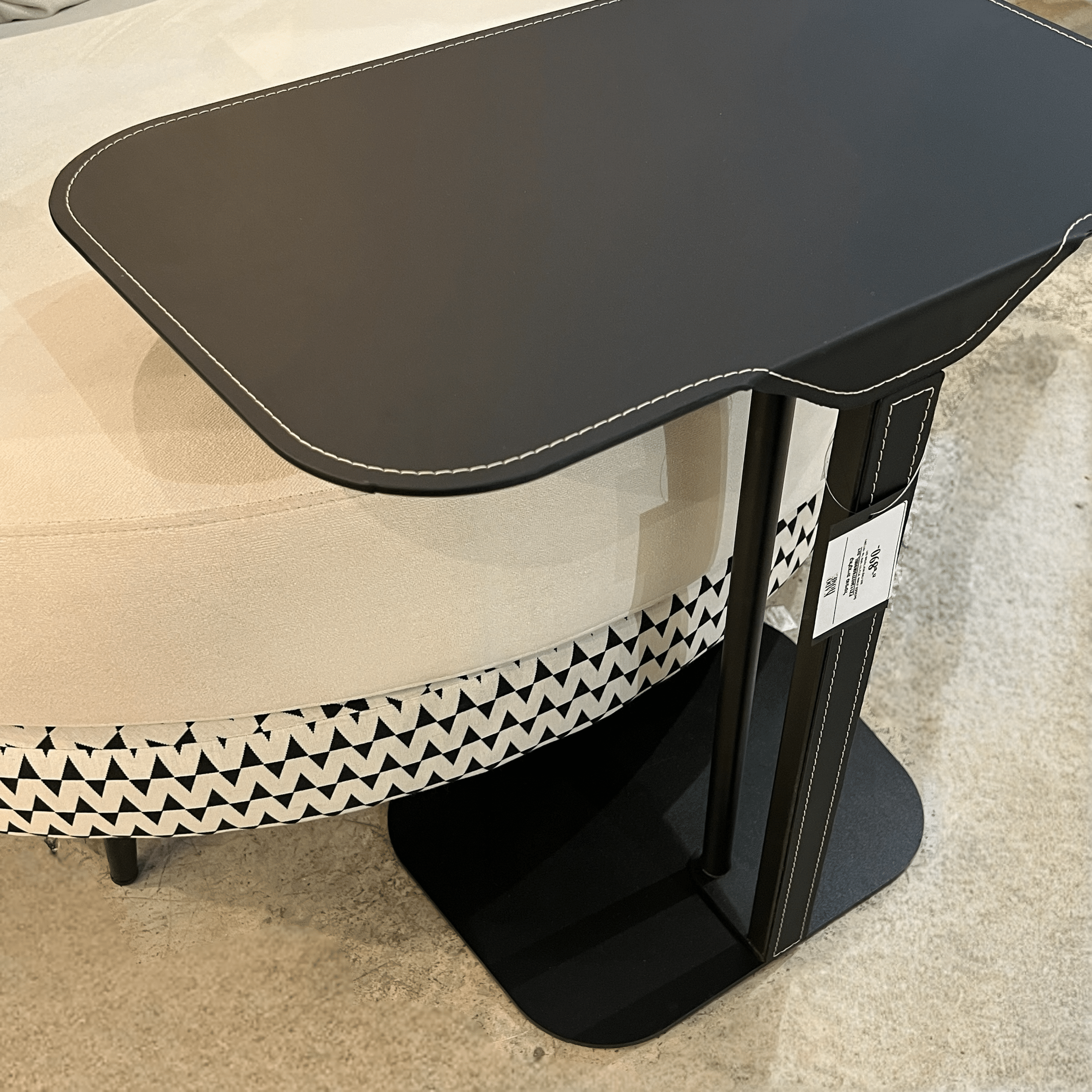 נשכן דמוי עור שחור רגל ברזל שחורה דגם סופיטל נשכן דמוי עור שחור רגל ברזל שחורה דגם סופיטל