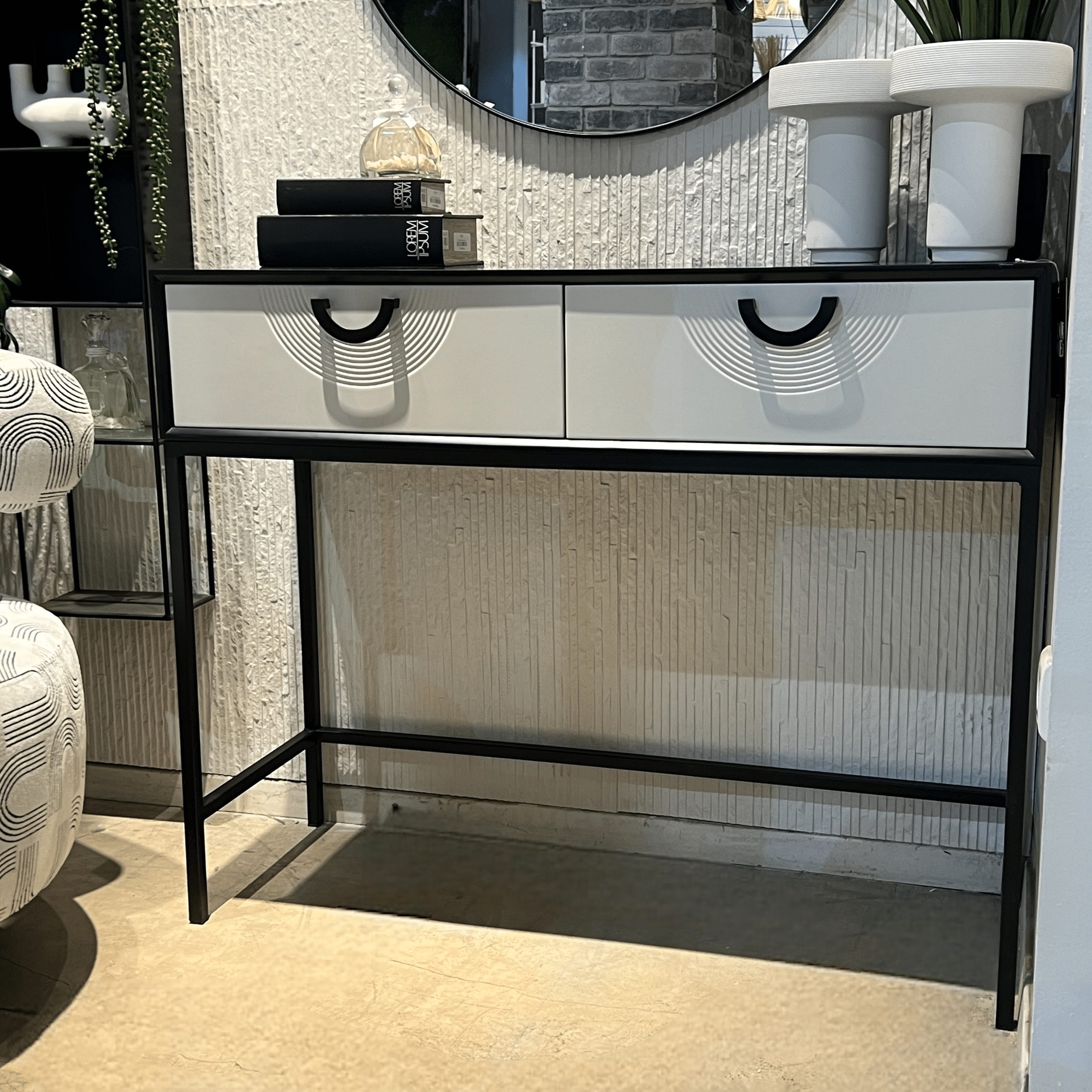 קונסולה דגם שרתון מעטפת שחורה