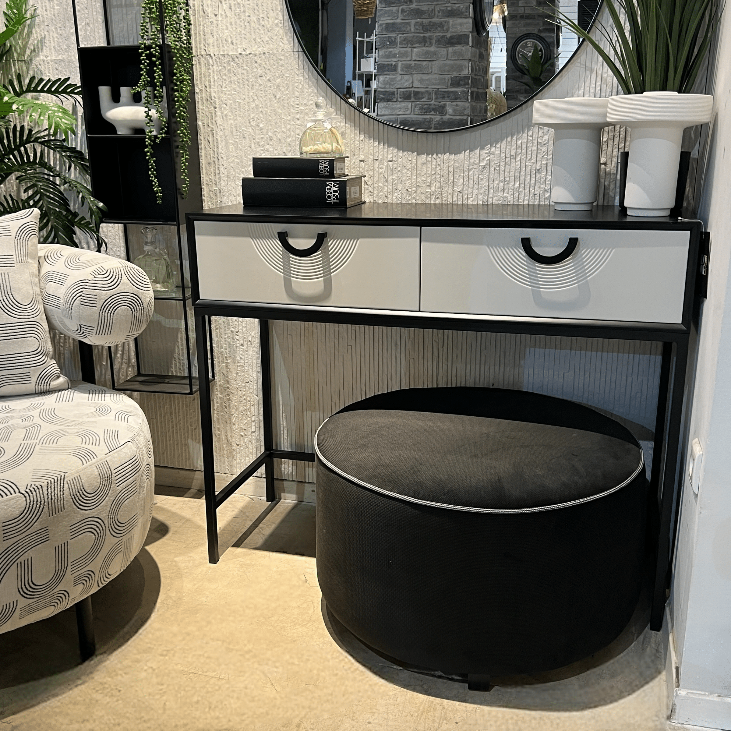 קונסולה דגם שרתון מעטפת שחורה