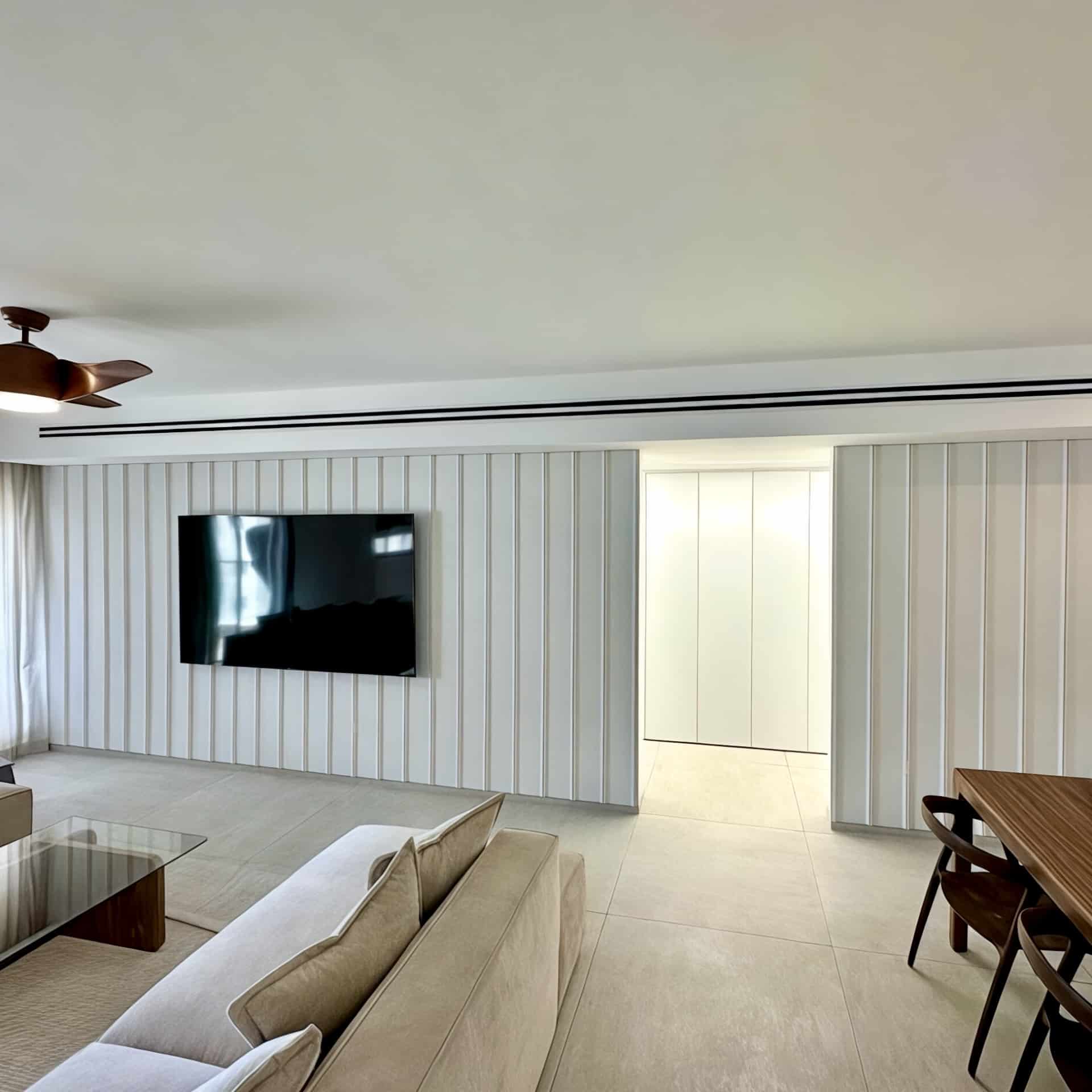 חיפוי קיר לבן במראה נקי ויוקרתי דגם ״פלאט״ רחב 20/290- חדש! חיפוי קיר לבן במראה נקי ויוקרתי דגם ״פלאט״ רחב 20/290- חדש!