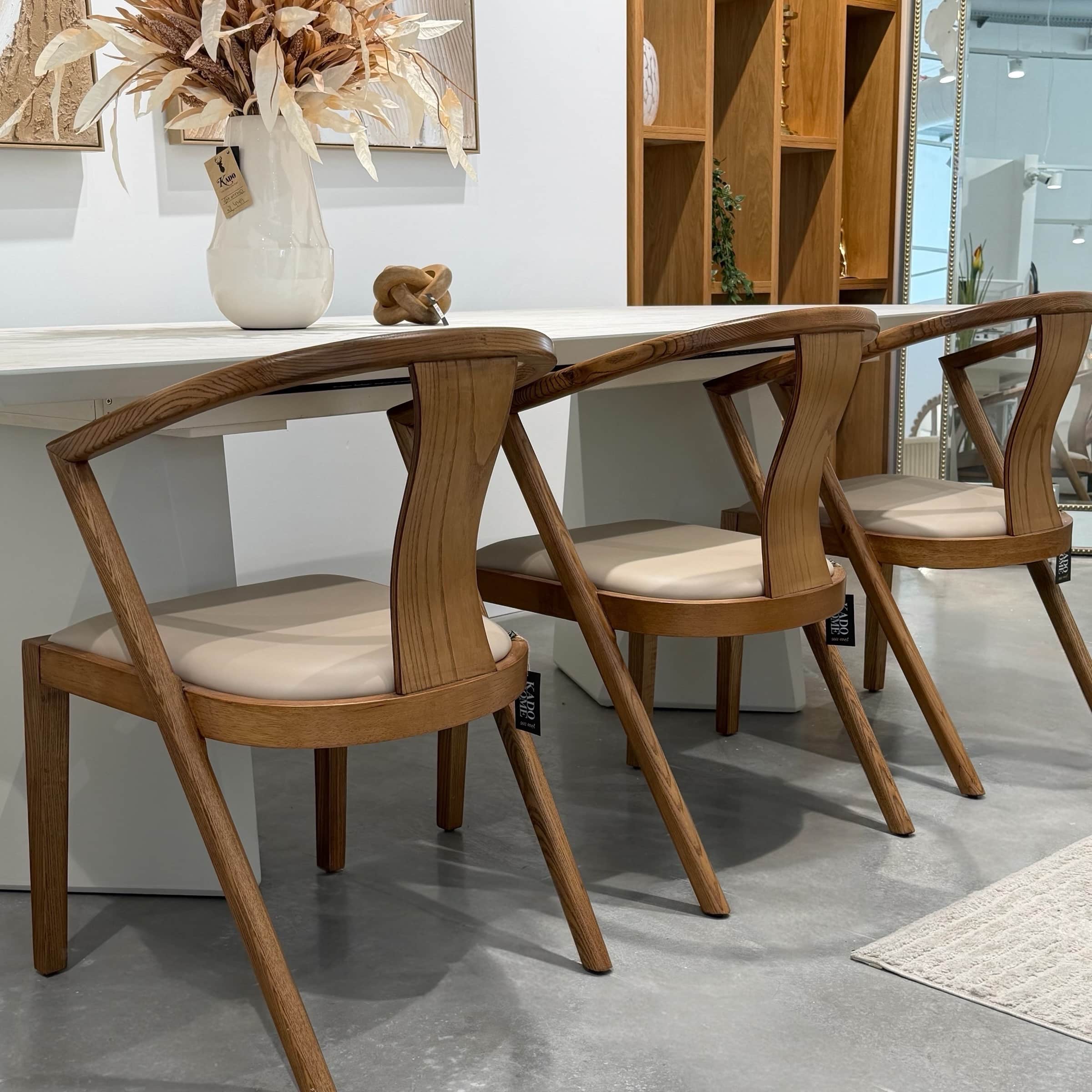 כיסא עץ אגוז בוני מושב שמנת דגם סופיטל כיסא עץ אגוז בוני מושב שמנת דגם סופיטל