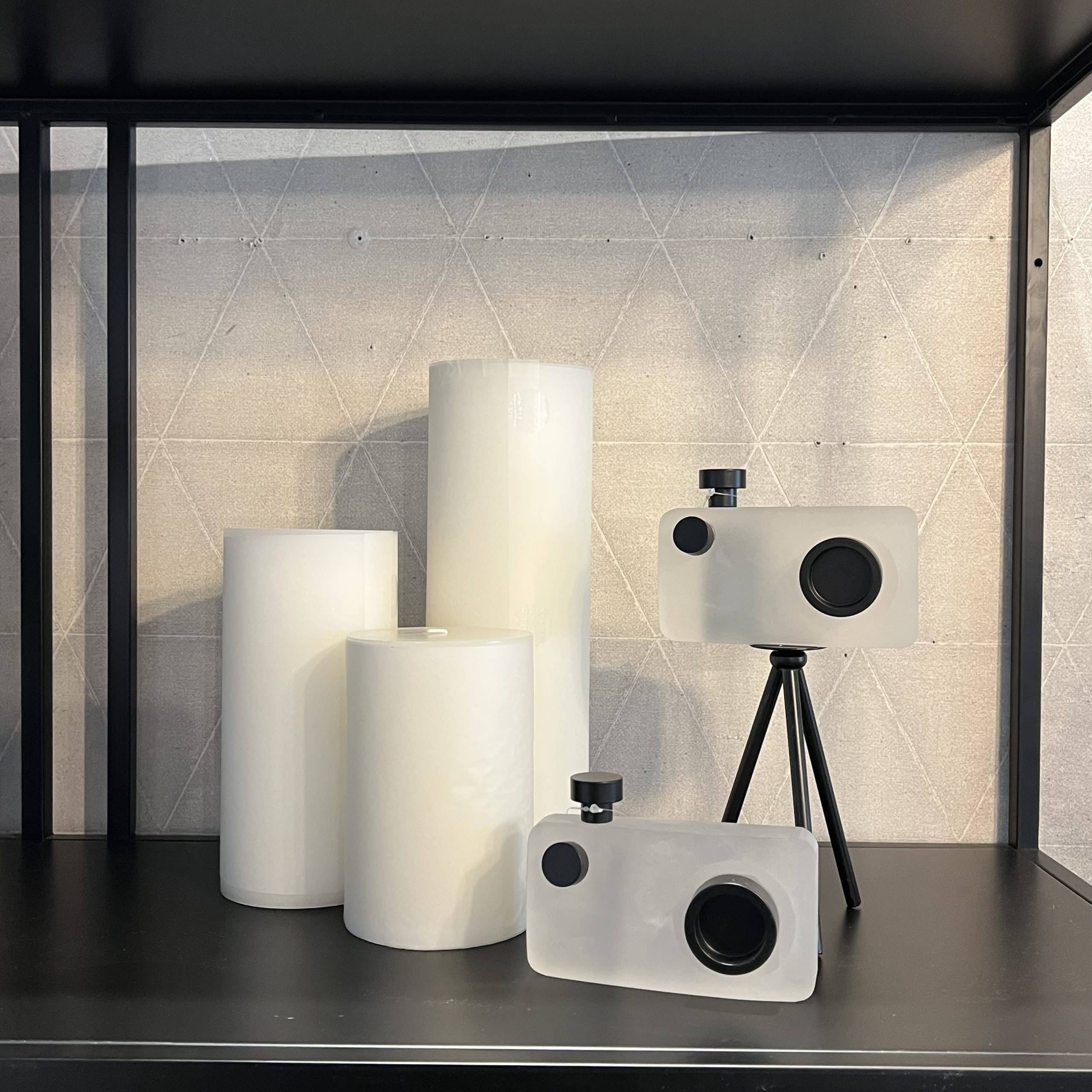 מצלמה מעוצבת זכוכית חלבית עדשה שחורה דגם איקו מצלמה מעוצבת זכוכית חלבית עדשה שחורה דגם איקו