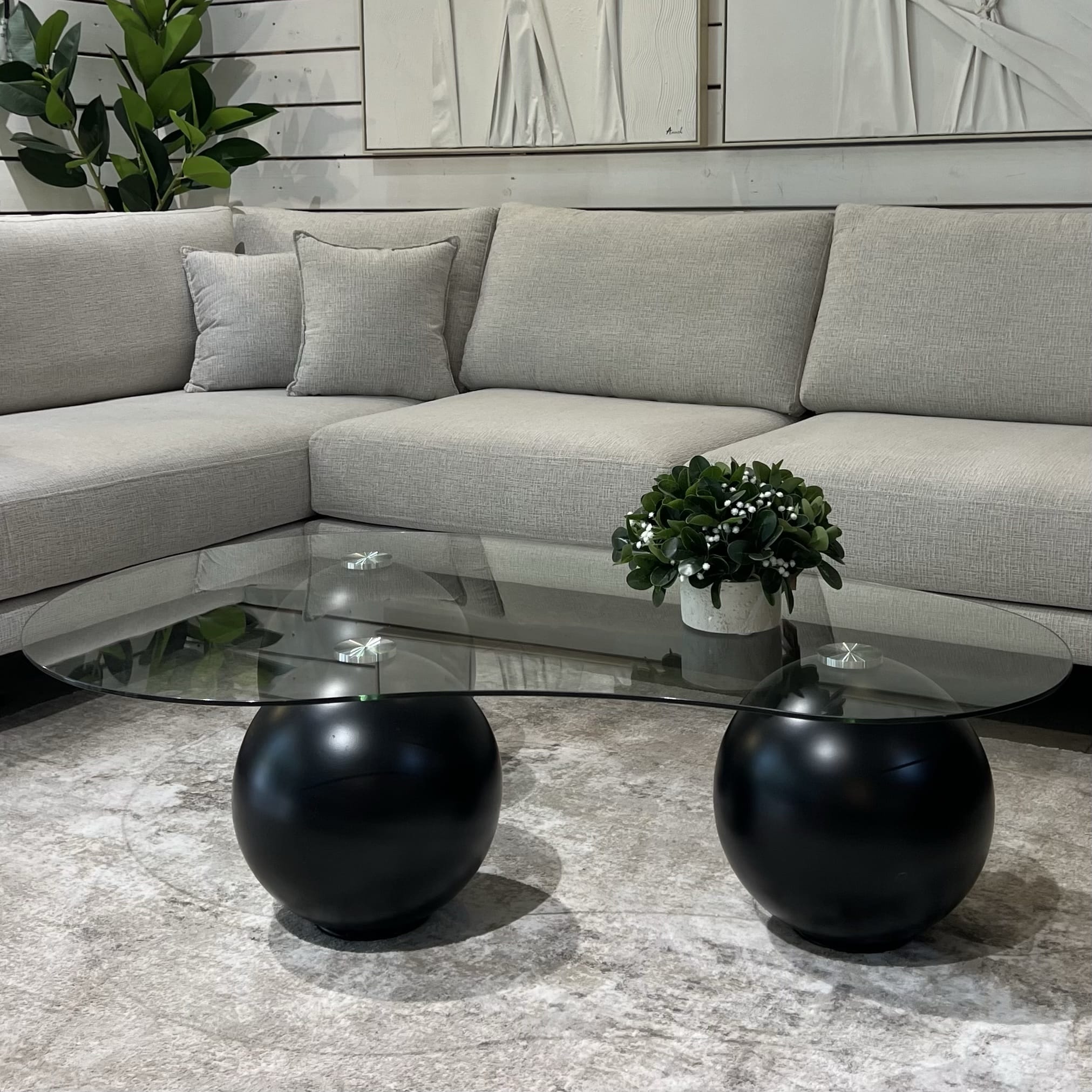 שולחן סלון אמורפי זכוכית כדורים שחורים דגם סופיטל - מכירה מוקדמת 90 ימי עסקים שולחן סלון אמורפי זכוכית כדורים שחורים דגם סופיטל - מכירה מוקדמת 90 ימי עסקים