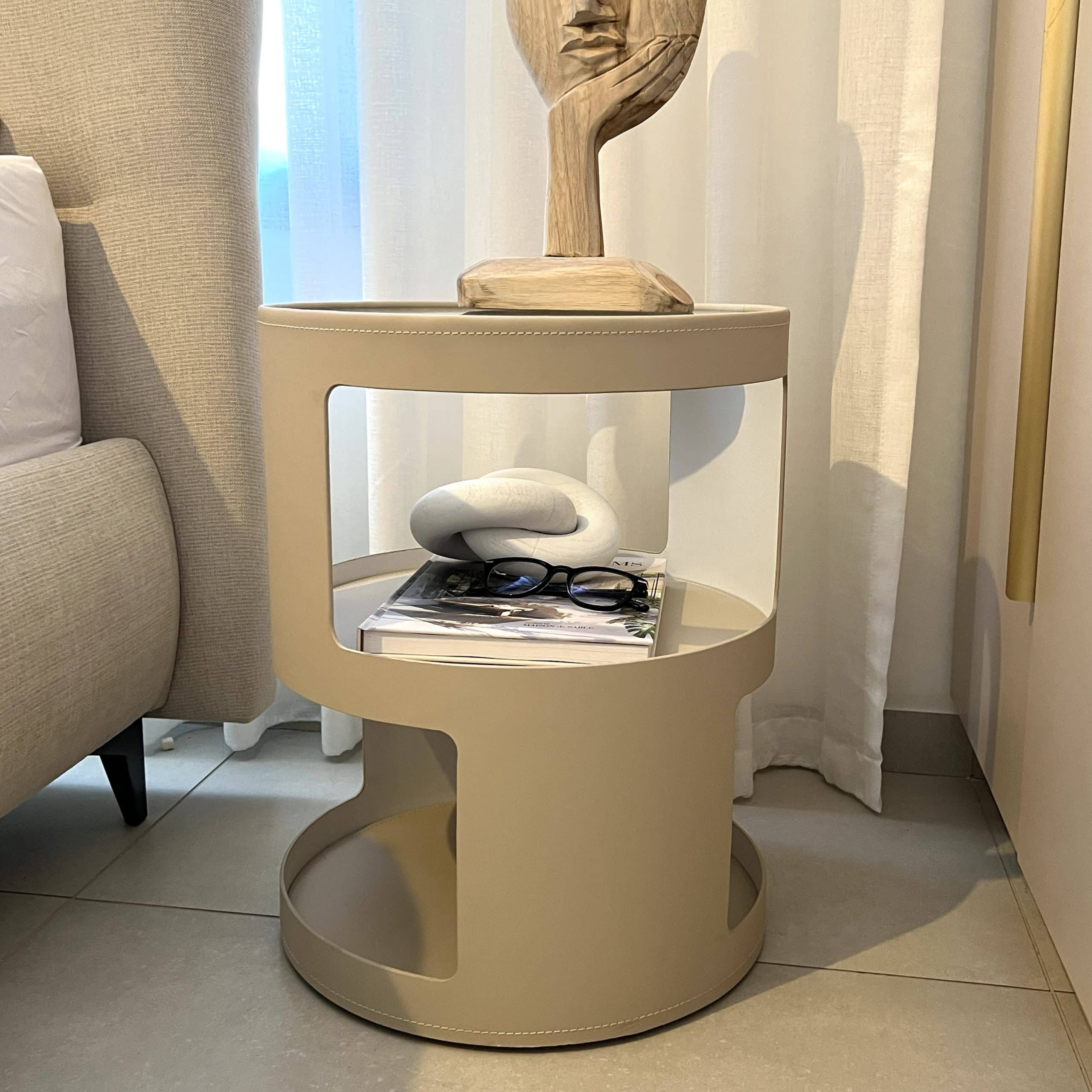 שולחן צד פתחים זכוכית שקופה דמוי עור אבן דגם סופיטל שולחן צד פתחים זכוכית שקופה דמוי עור אבן דגם סופיטל