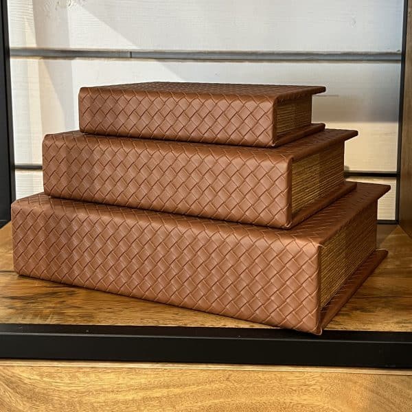 ספר אחסון מיוחד דמוי עור חום קלוע דגם איקו