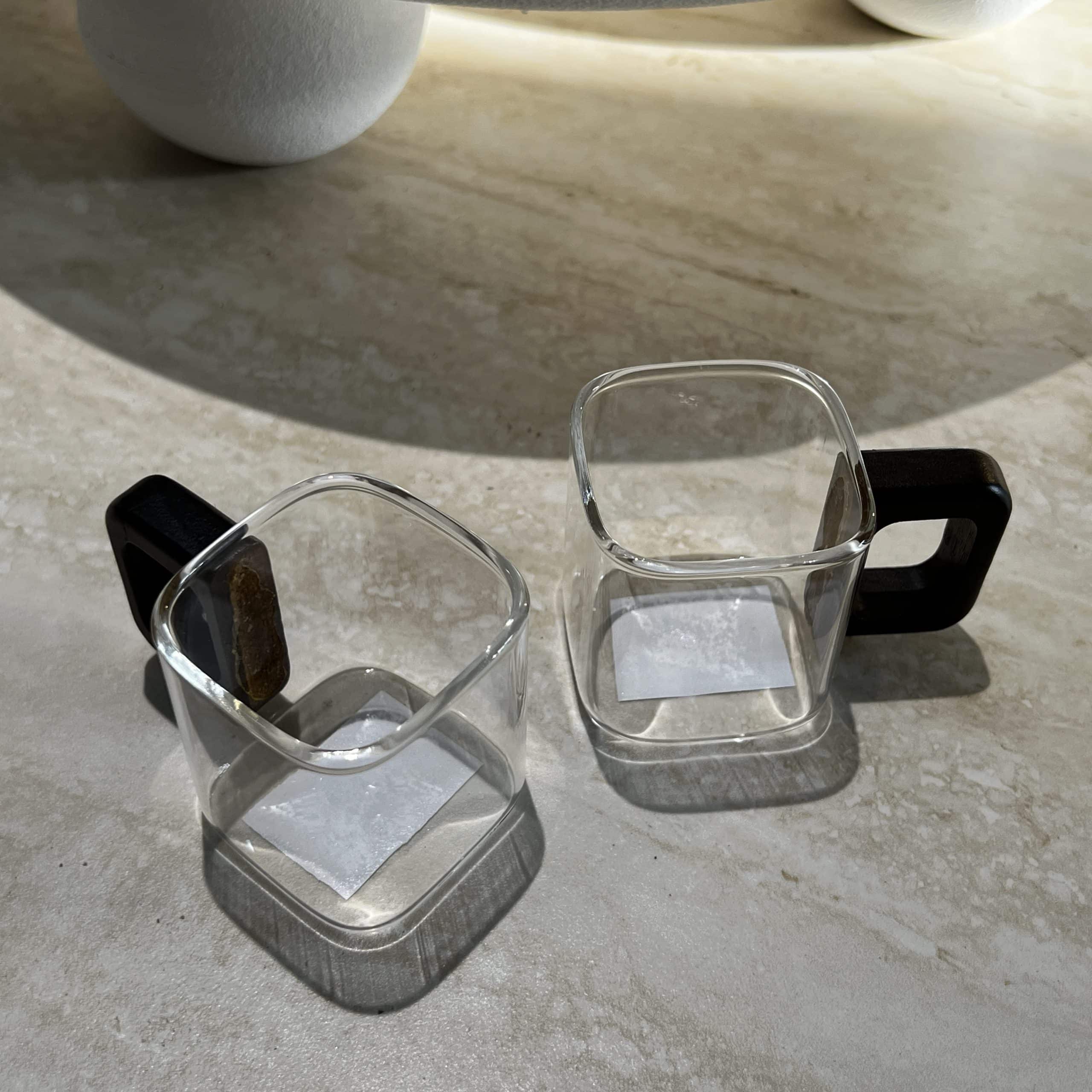 כוס אספרסו זכוכית מרובעת ידית עץ דגם איקו כוס אספרסו זכוכית מרובעת ידית עץ דגם איקו