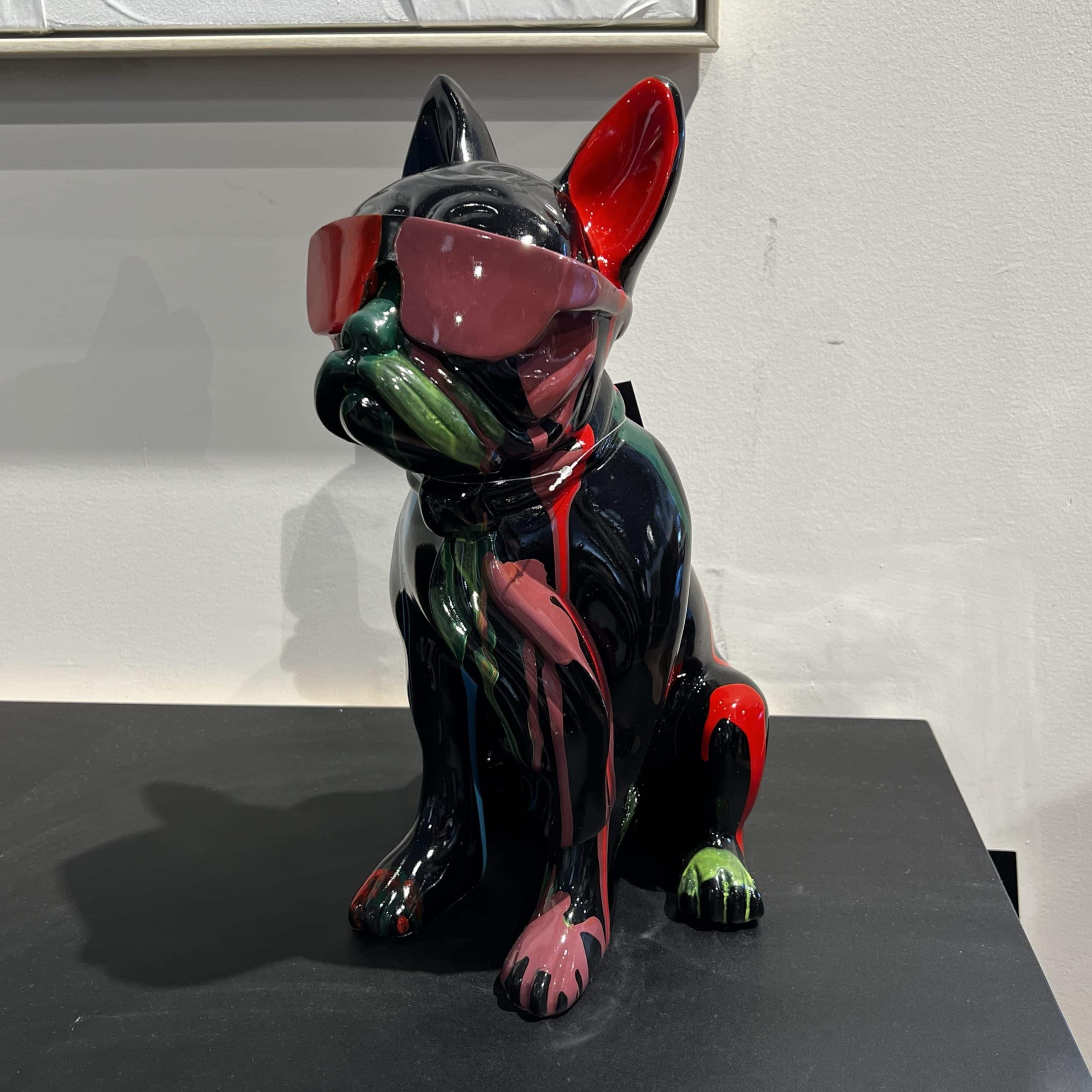פסל כלב בולדוג שחור צבעוני עם משקפיים – קולקציית איקו מבית קאדו הום פסל כלב בולדוג שחור צבעוני עם משקפיים – קולקציית איקו מבית קאדו הום