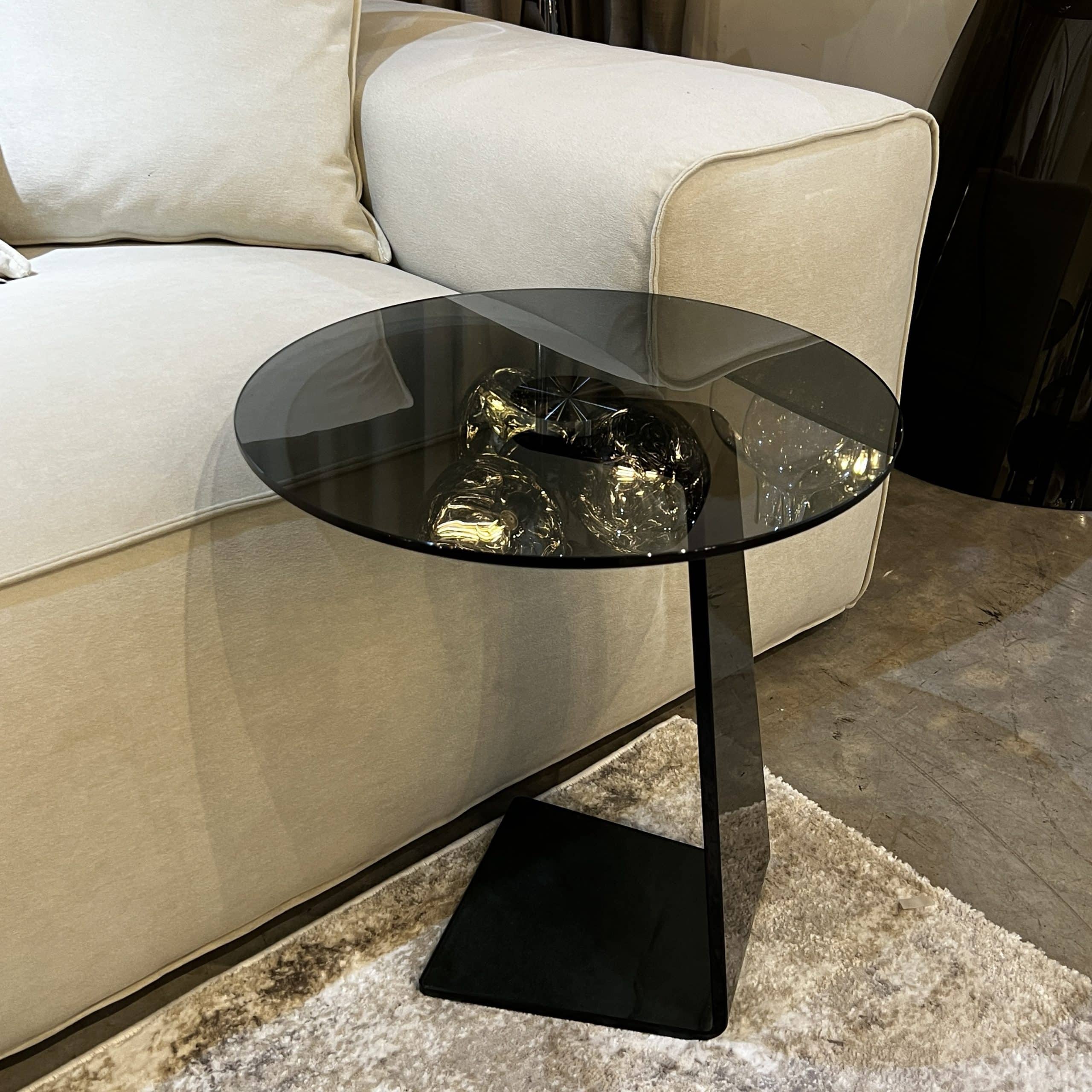 שולחן צד | נשכן עגול יוקרתי זכוכית מחוסמת אפורה דגם פלור - מכירה מוקדמת | מלאי מגיע 25.10.25 שולחן צד | נשכן עגול יוקרתי זכוכית מחוסמת אפורה דגם פלור - מכירה מוקדמת | מלאי מגיע 25.10.25