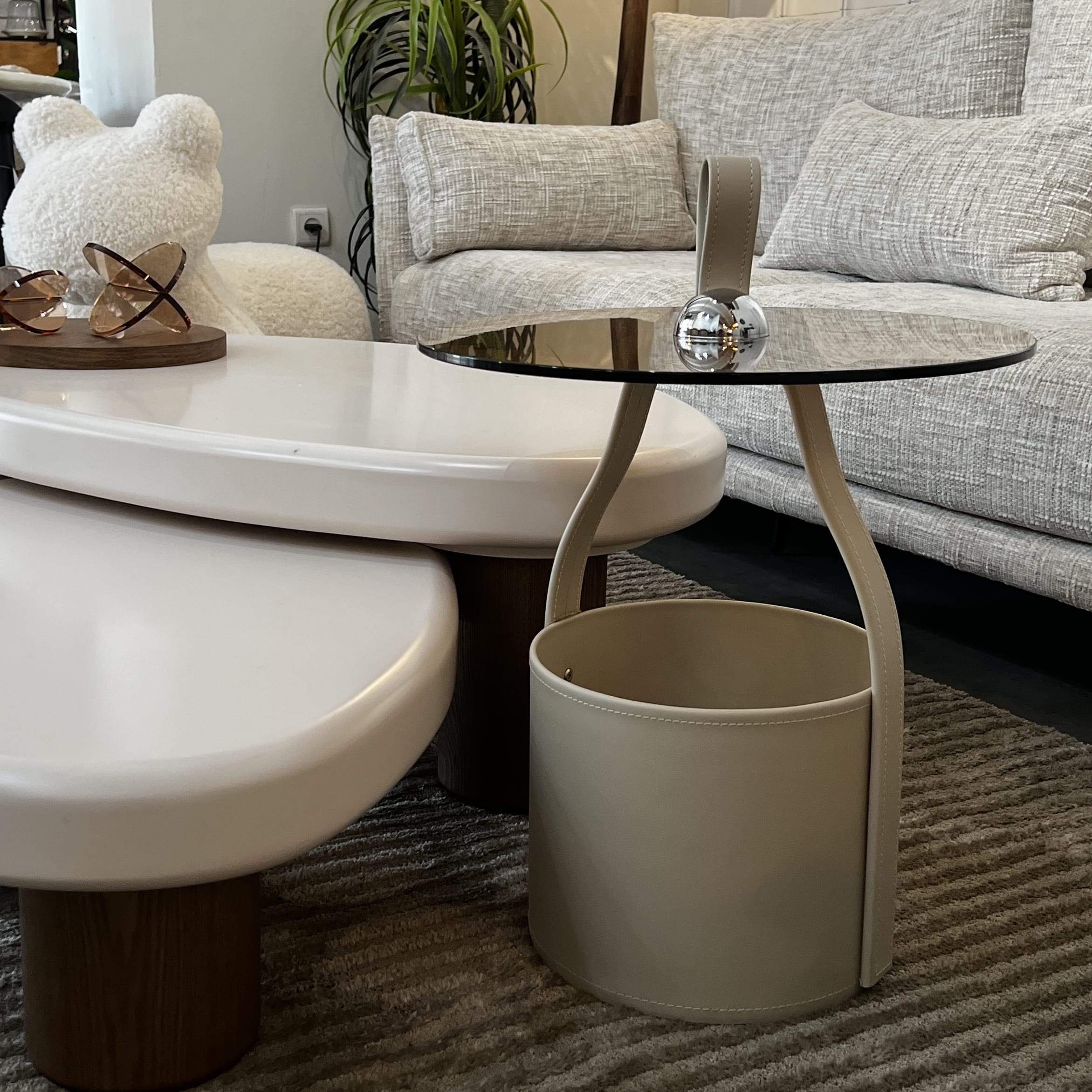 שולחן צד מעוצב זכוכית חומה דמוי עור אבן עם רצועה דגם סופיטל - הזמנה ממלאי שיתחדש 9.25 שולחן צד מעוצב זכוכית חומה דמוי עור אבן עם רצועה דגם סופיטל - הזמנה ממלאי שיתחדש 9.25